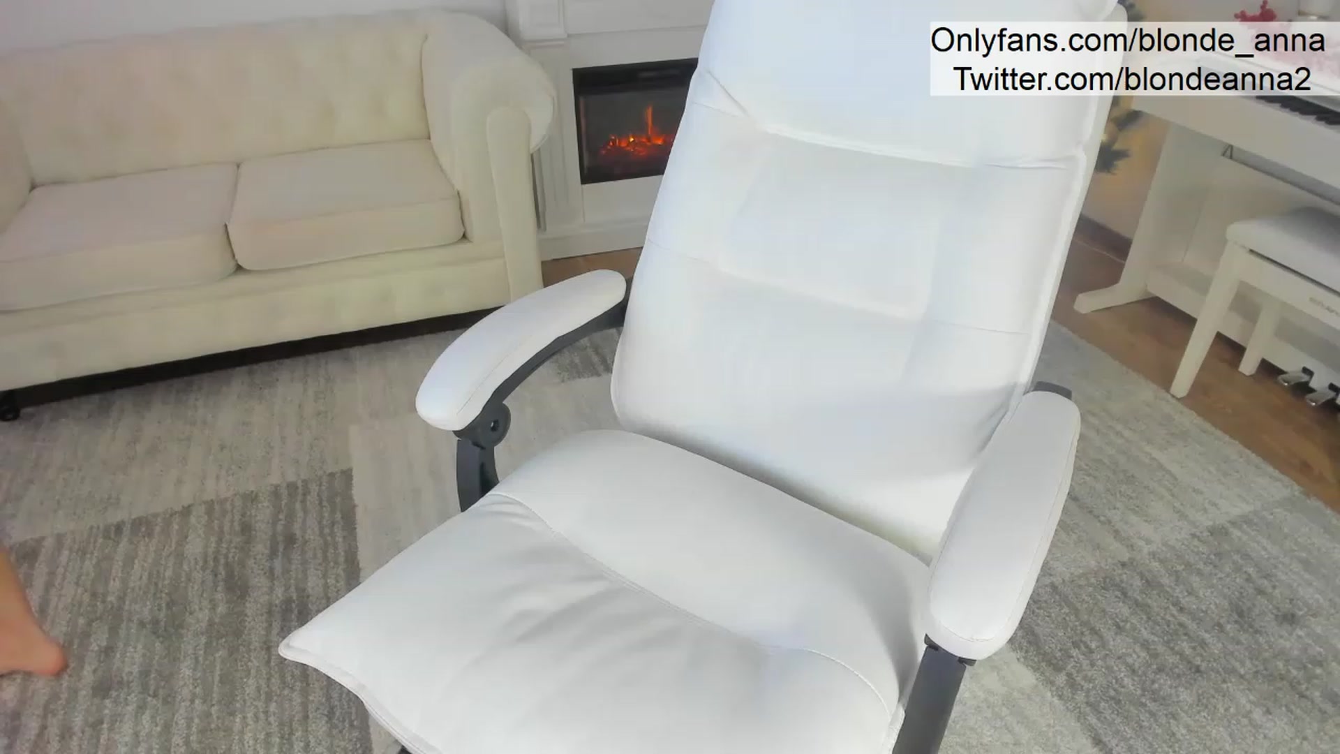 Gallery image thumbnail from Anna_Brown's myfreecams stream on, 12/29/2022, 05:52 image 8 of 20