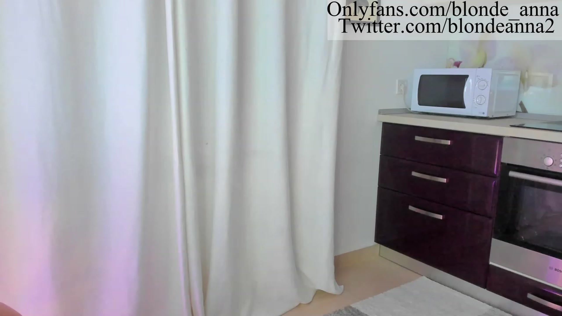 Gallery image thumbnail from Anna_Brown's myfreecams stream on, 07/22/2023, 16:03 image 10 of 20
