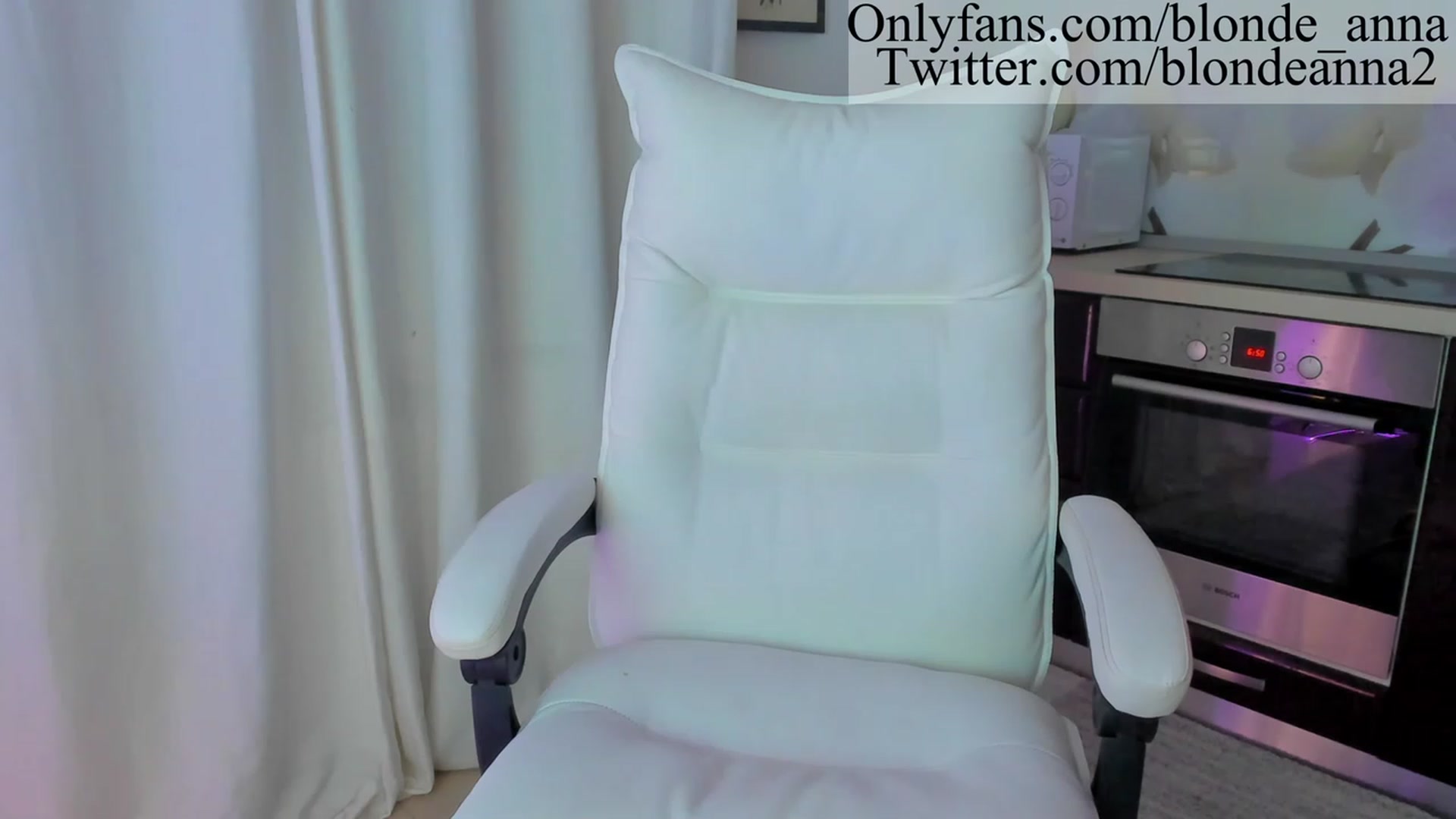 Gallery image thumbnail from Anna_Brown's myfreecams stream on, 07/22/2023, 17:01 image 4 of 20