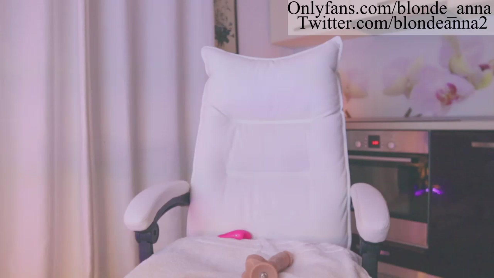 Gallery image thumbnail from Anna_Brown's myfreecams stream on, 08/04/2023, 17:13 image 7 of 20