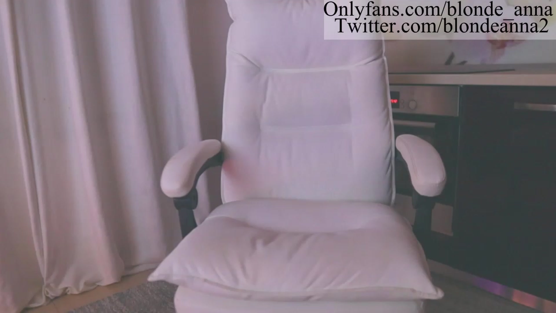 Gallery image thumbnail from Anna_Brown's myfreecams stream on, 09/04/2023, 20:13 image 19 of 20