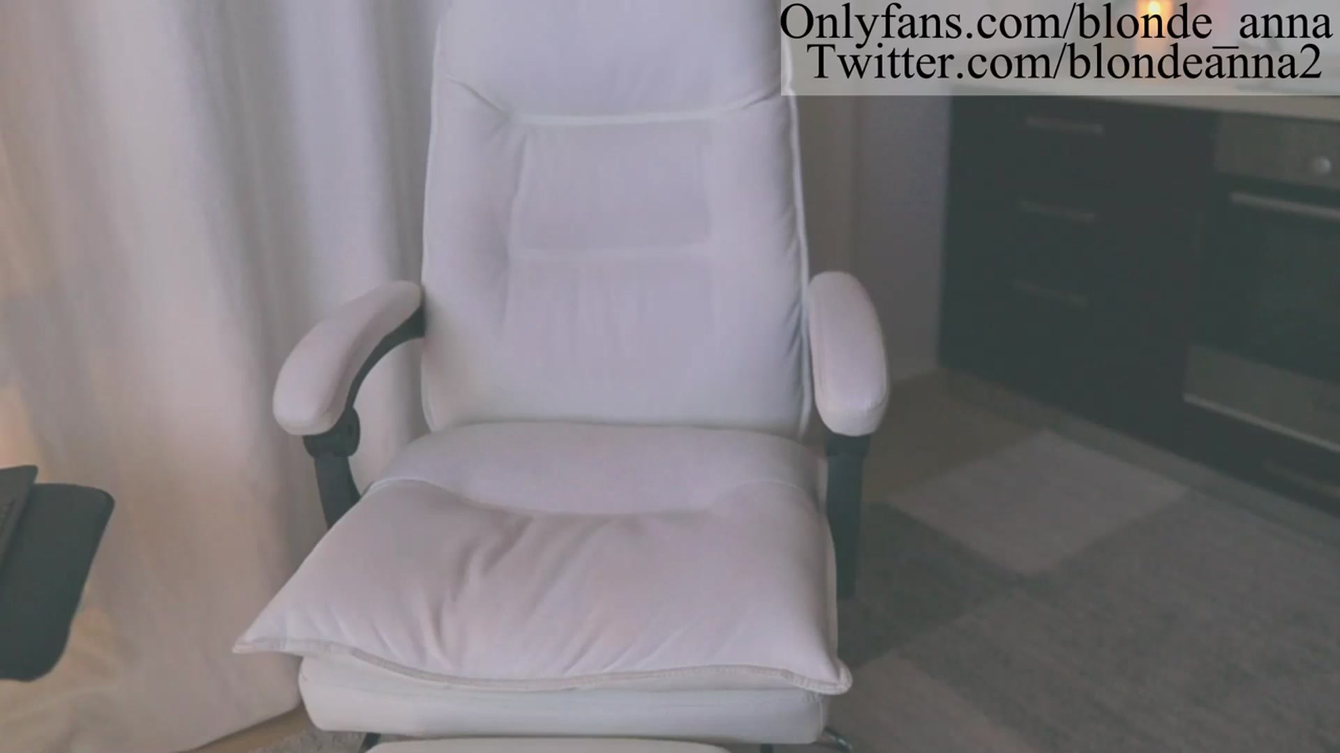 Gallery image thumbnail from Anna_Brown's myfreecams stream on, 09/14/2023, 13:46 image 16 of 20