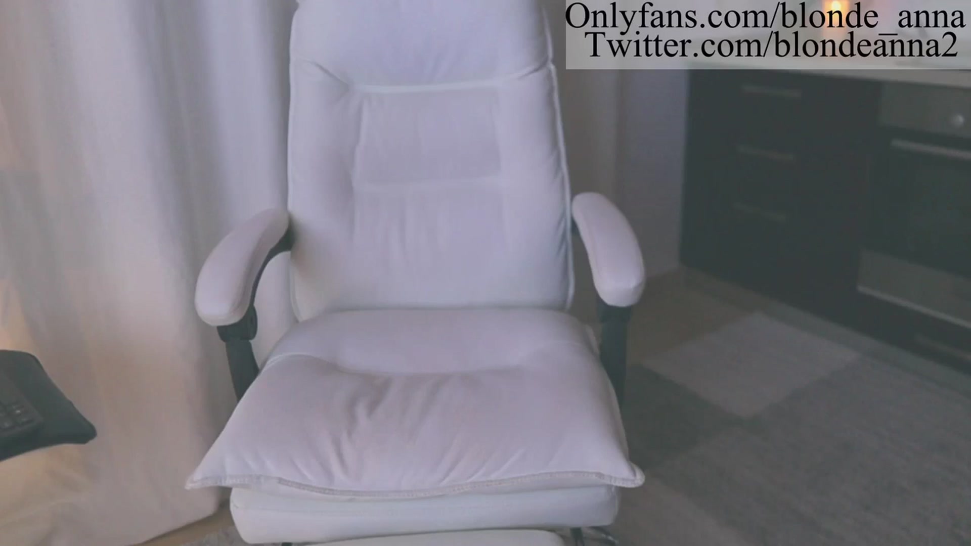 Gallery image thumbnail from Anna_Brown's myfreecams stream on, 09/14/2023, 13:46 image 7 of 20