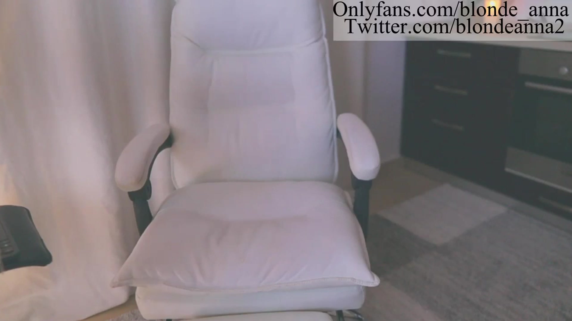 Gallery image thumbnail from Anna_Brown's myfreecams stream on, 09/14/2023, 13:46 image 6 of 20