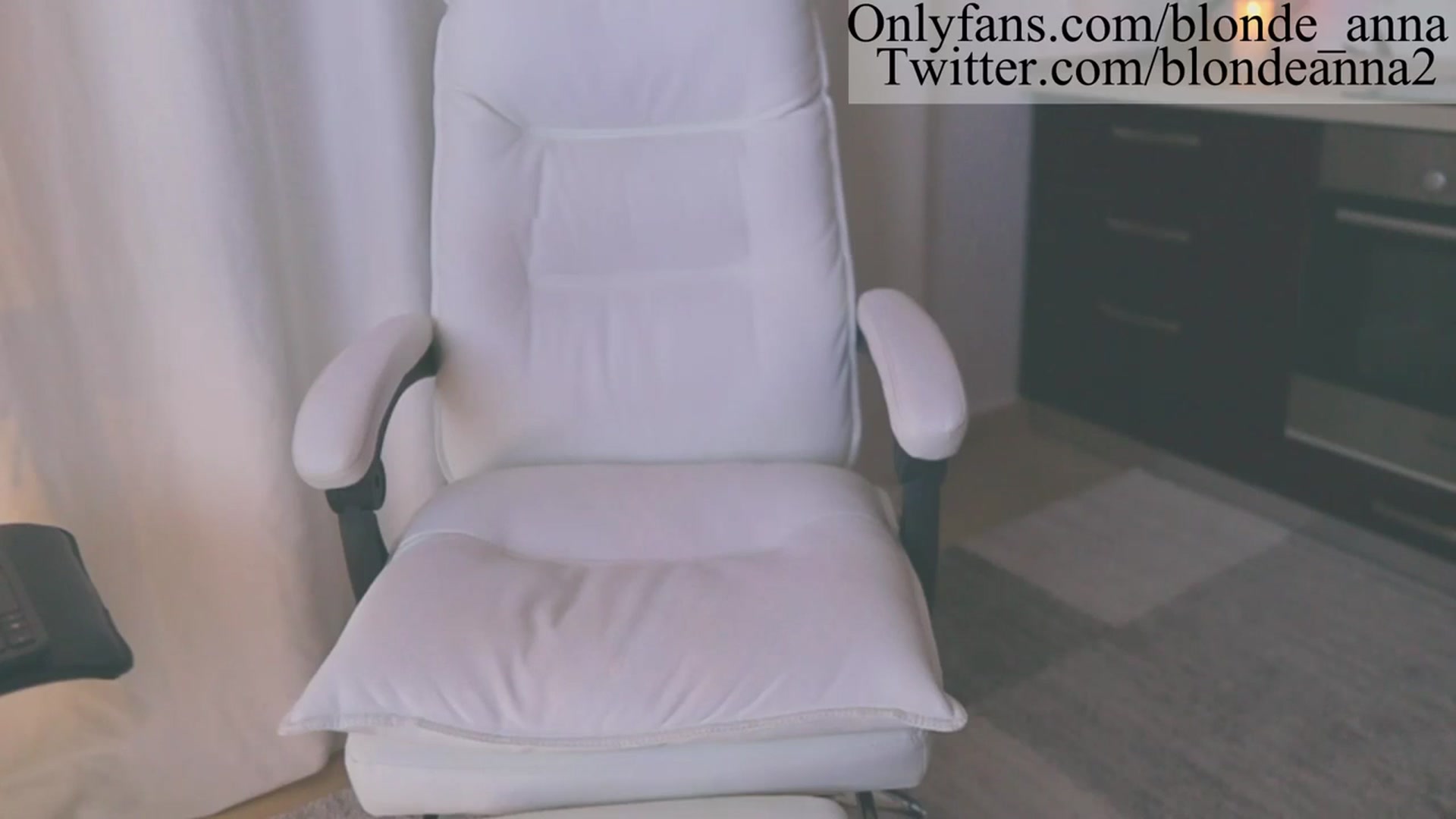Gallery image thumbnail from Anna_Brown's myfreecams stream on, 09/14/2023, 13:46 image 5 of 20