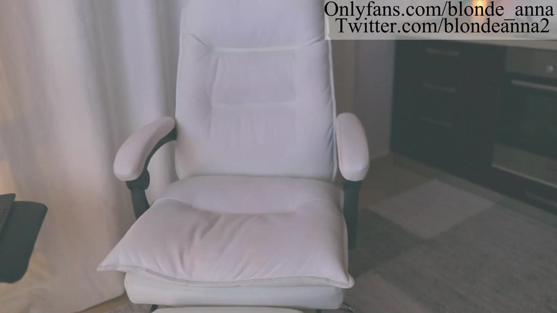 Gallery image thumbnail from Anna_Brown's myfreecams stream on, 09/14/2023, 13:46 image 17 of 20