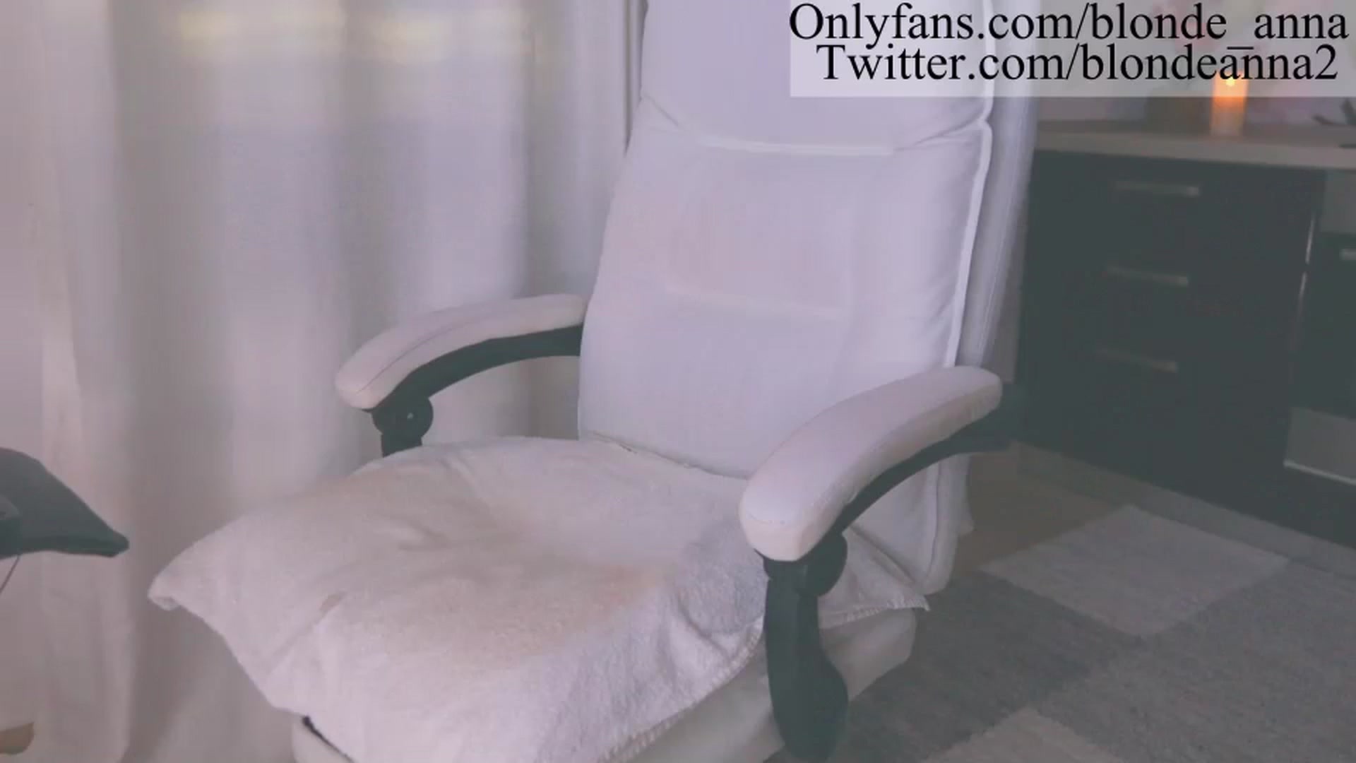 Gallery image thumbnail from Anna_Brown's myfreecams stream on, 09/17/2023, 11:58 image 9 of 20