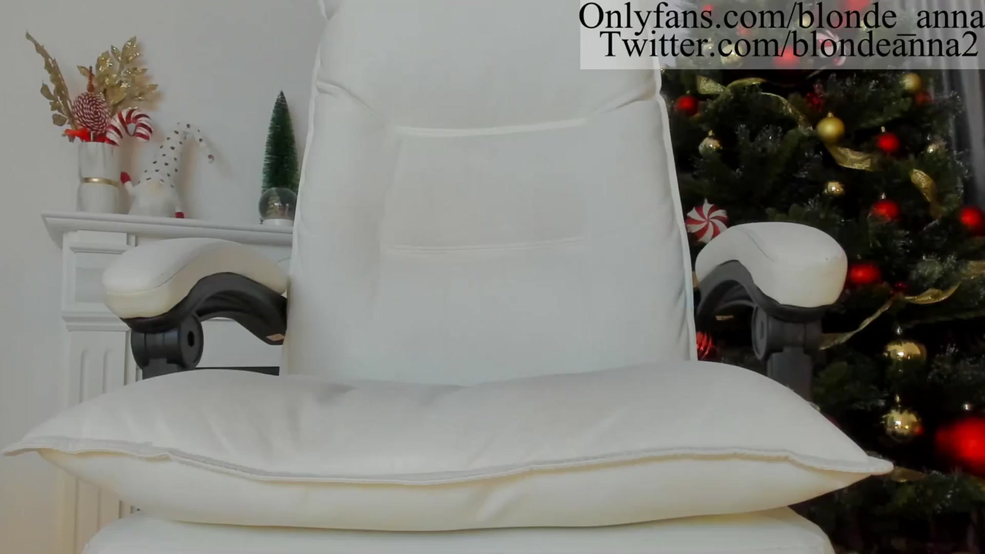 Gallery image thumbnail from Anna_Brown's myfreecams stream on, 12/24/2023, 22:15 image 2 of 20