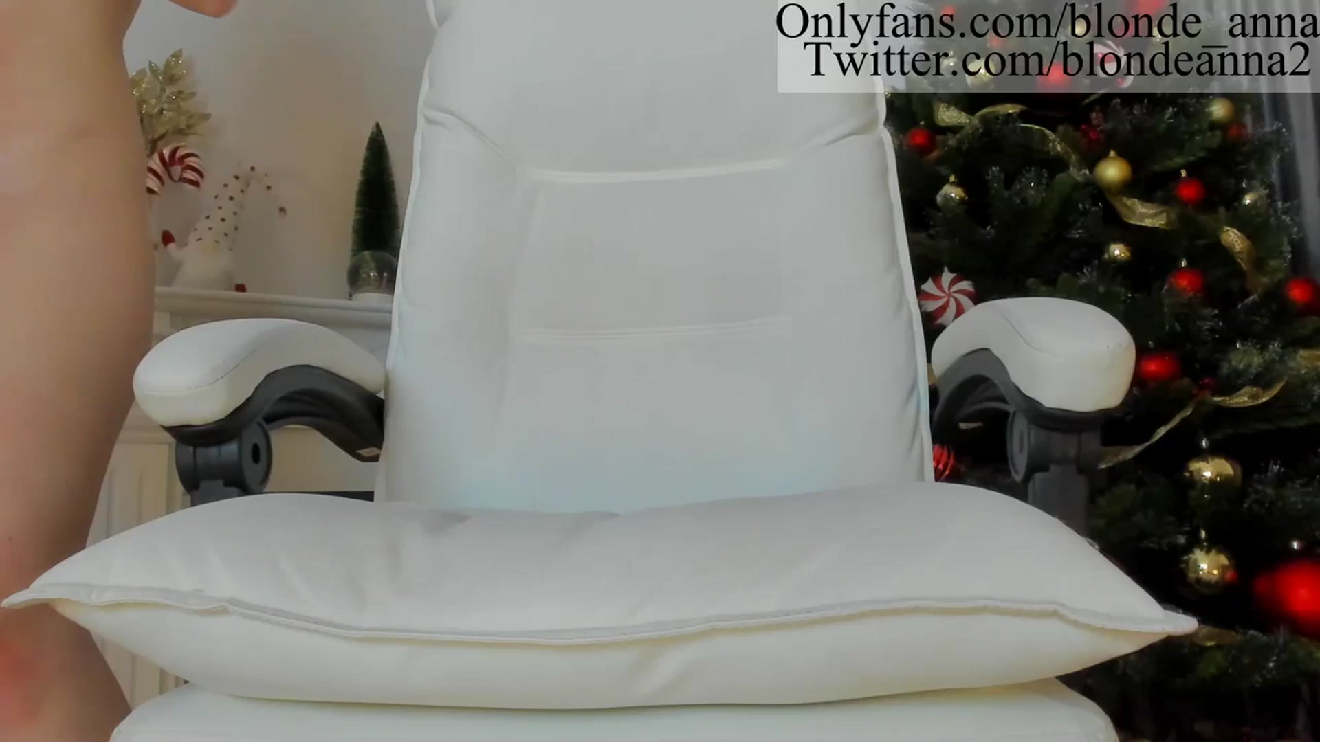 Gallery image thumbnail from Anna_Brown's myfreecams stream on, 12/24/2023, 22:15 image 4 of 20