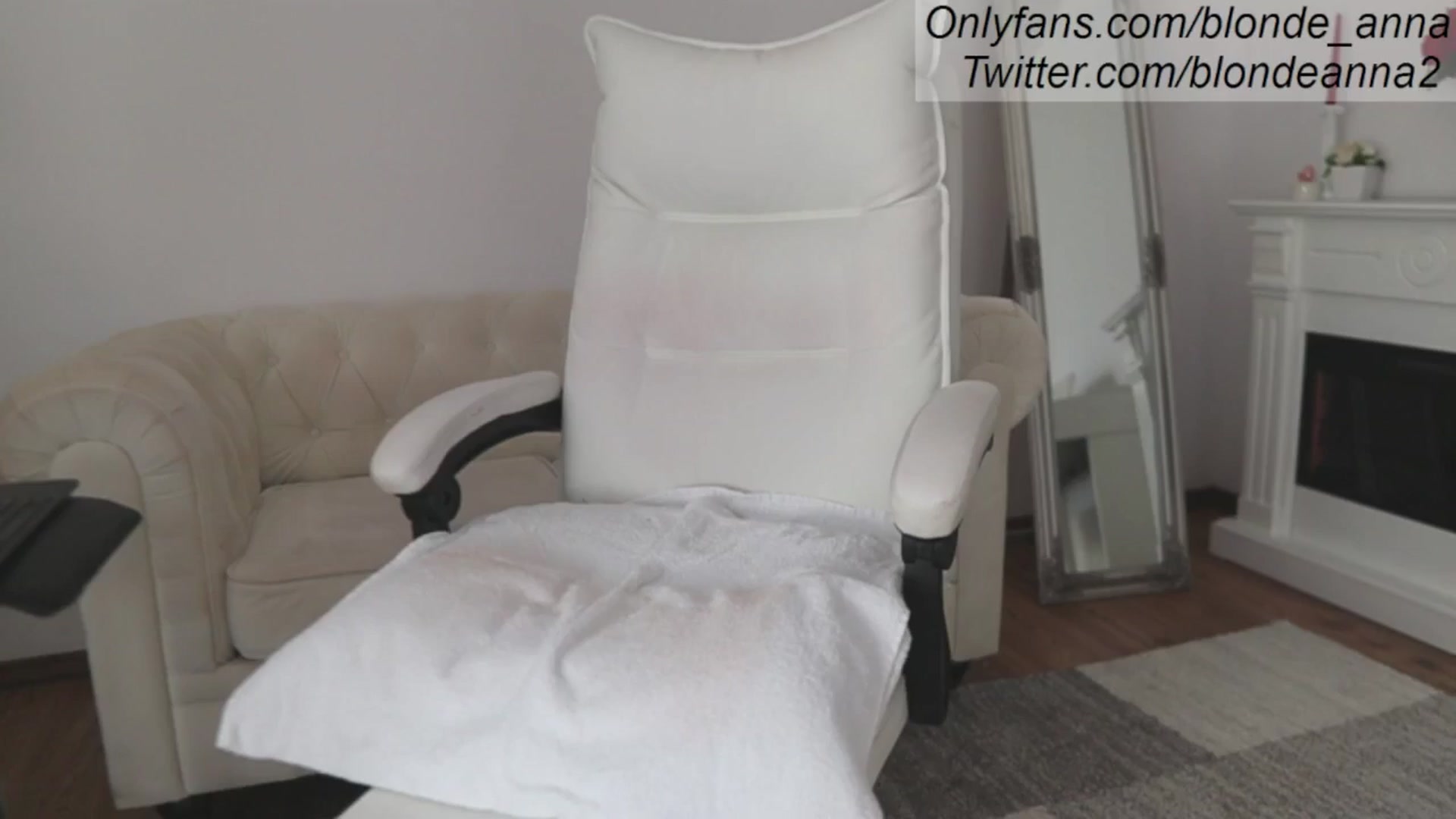 Gallery image thumbnail from Anna_Brown's myfreecams stream on, 05/16/2024, 08:59 image 1 of 20