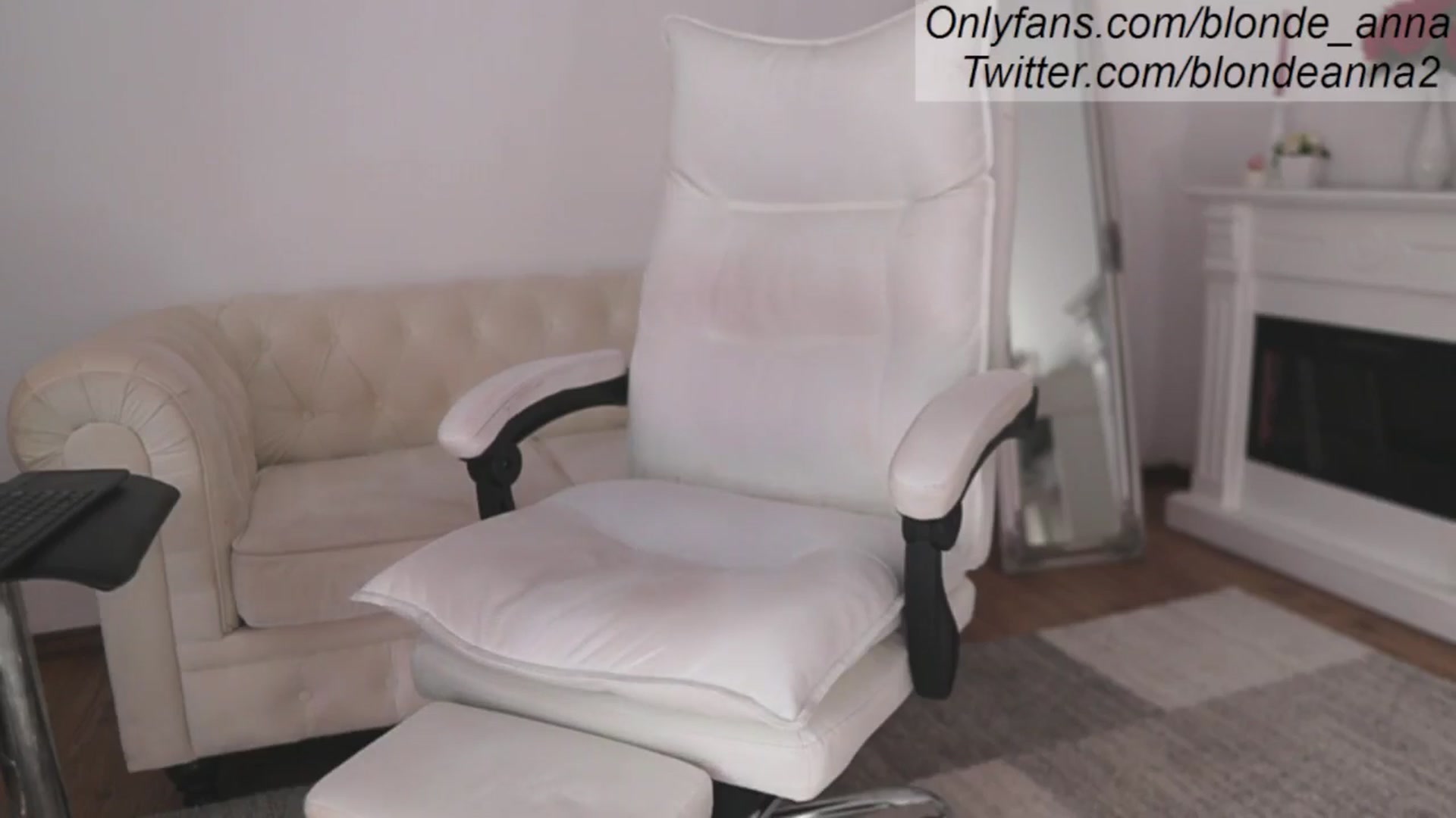Gallery image thumbnail from Anna_Brown's myfreecams stream on, 05/16/2024, 11:54 image 10 of 20