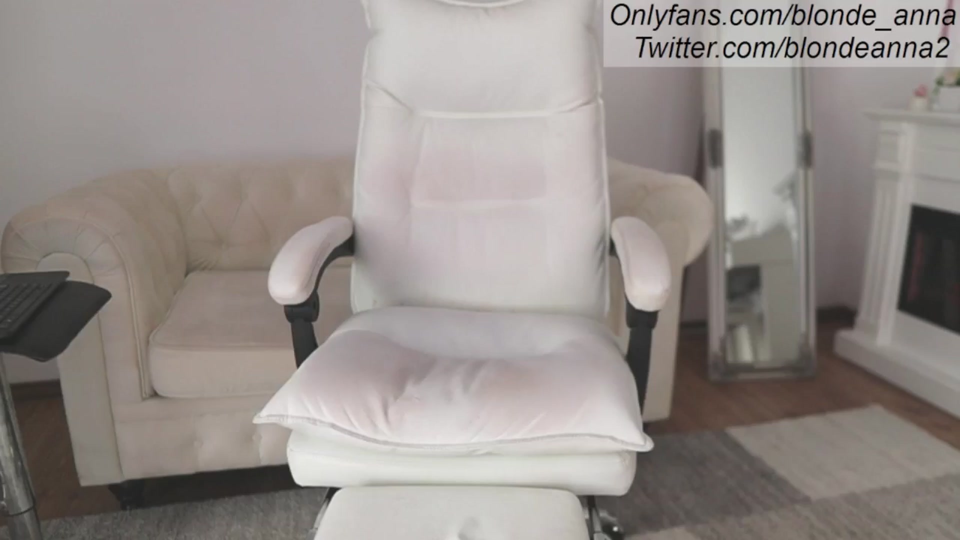 Gallery image thumbnail from Anna_Brown's myfreecams stream on, 05/19/2024, 08:47 image 15 of 20