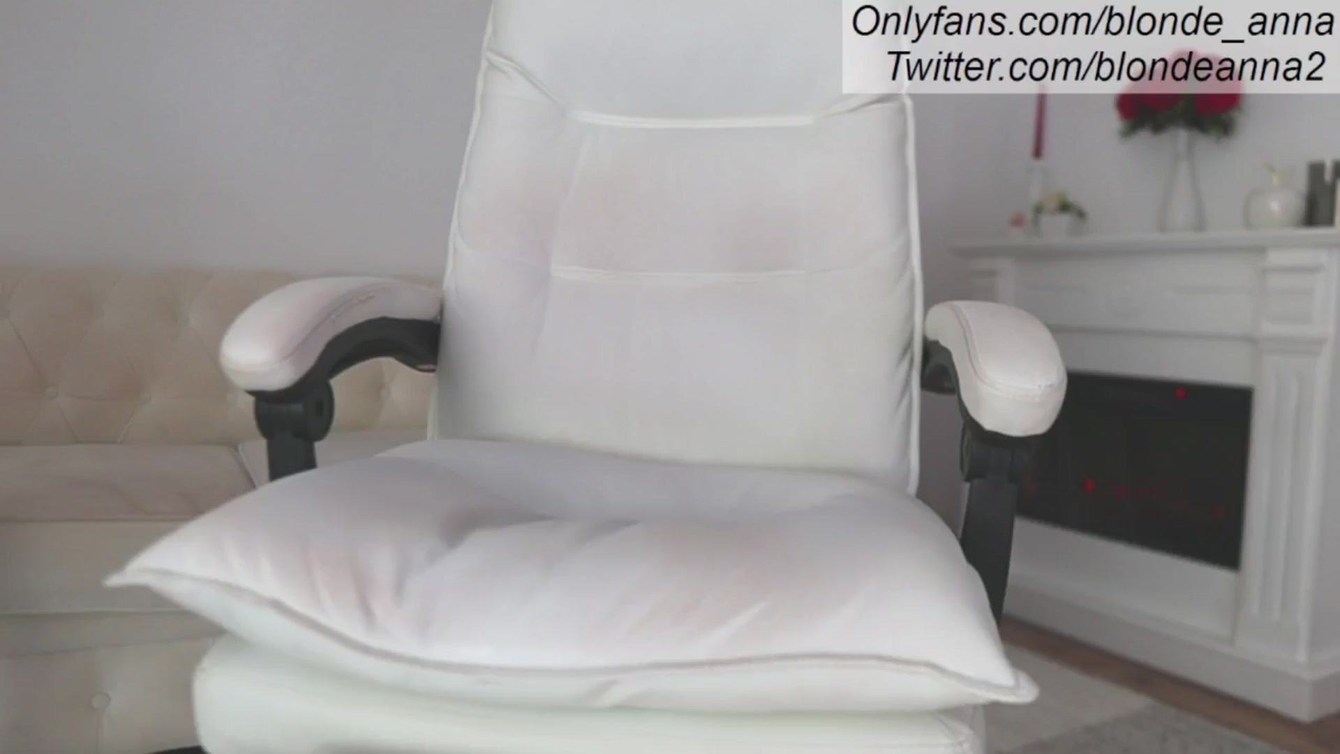 Gallery image thumbnail from Anna_Brown's myfreecams stream on, 06/06/2024, 09:11 image 2 of 20
