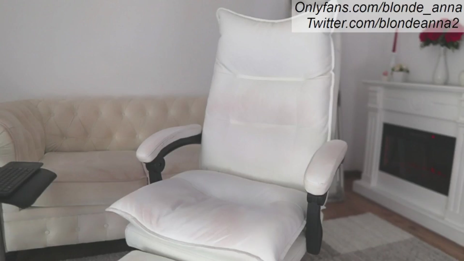 Gallery image thumbnail from Anna_Brown's myfreecams stream on, 06/06/2024, 09:11 image 4 of 20