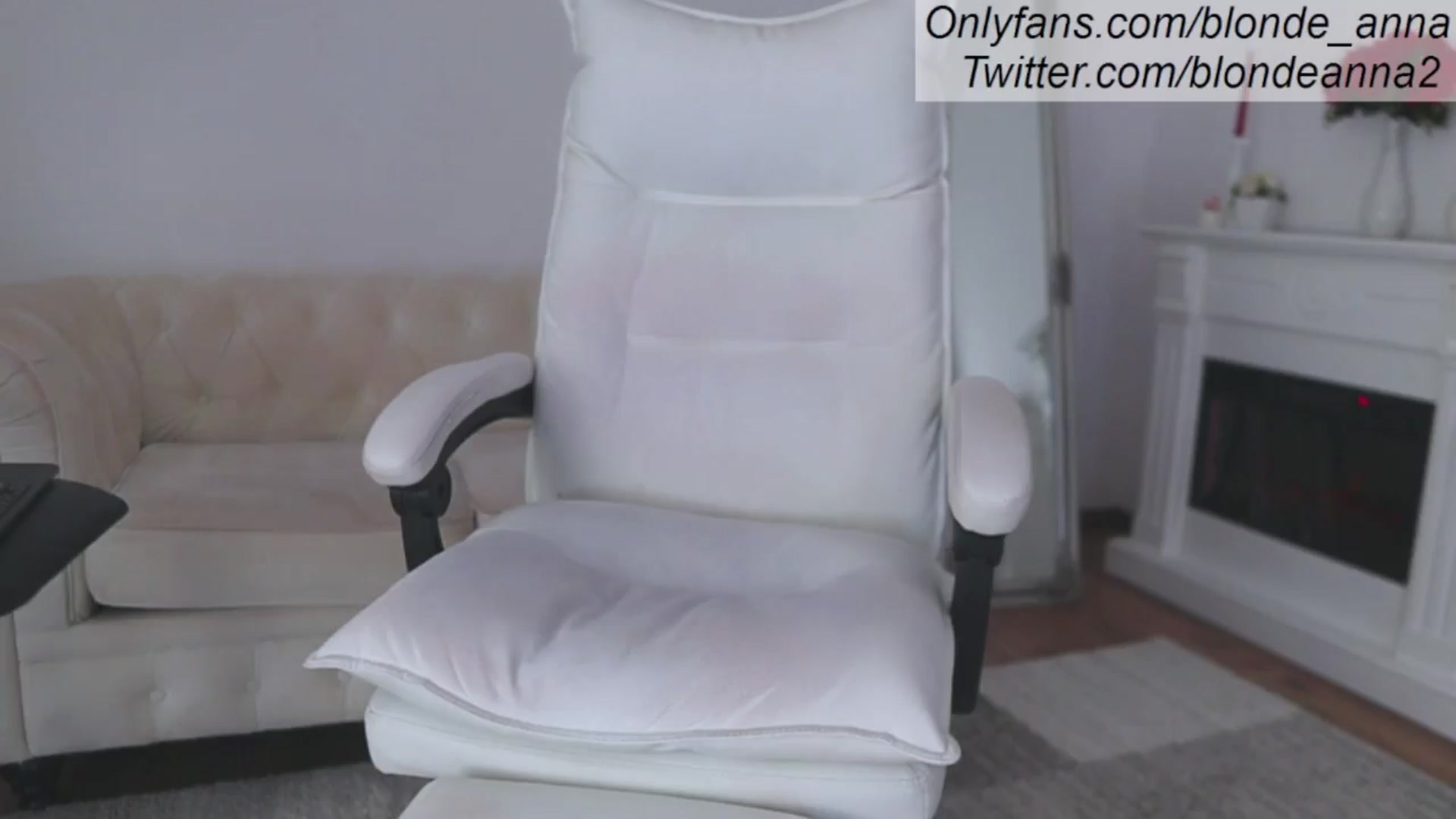 Gallery image thumbnail from Anna_Brown's myfreecams stream on, 06/10/2024, 08:31 image 18 of 20