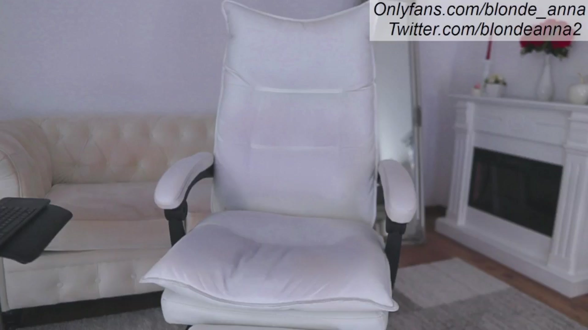 Gallery image thumbnail from Anna_Brown's myfreecams stream on, 06/10/2024, 12:07 image 7 of 20