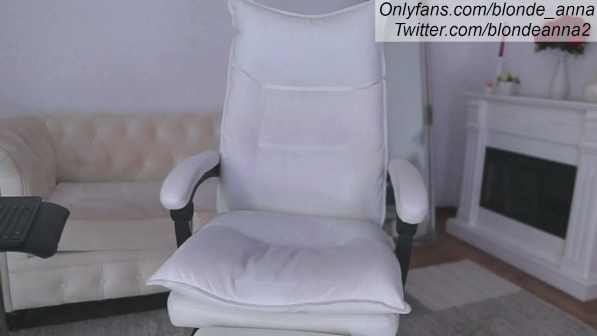 Gallery image thumbnail from Anna_Brown's myfreecams stream on, 06/10/2024, 12:07 image 1 of 20