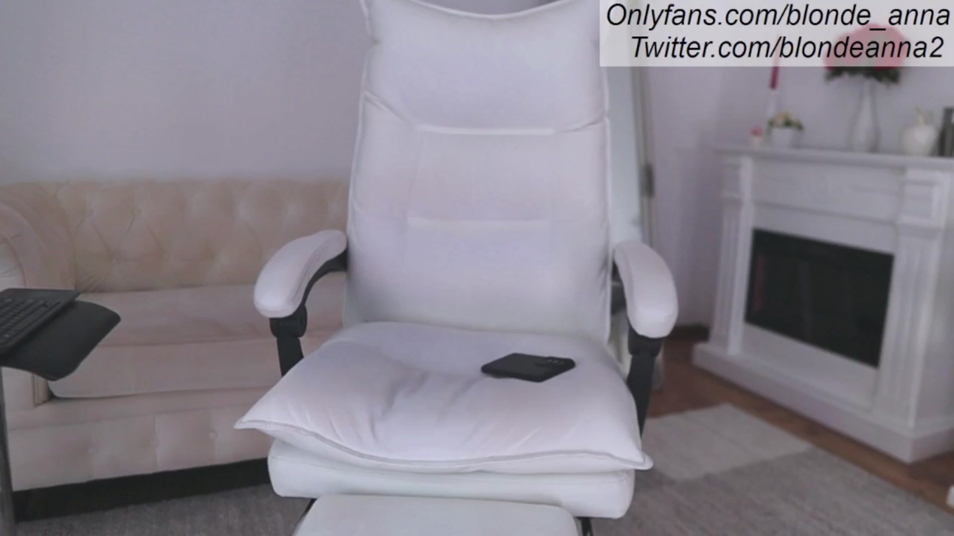 Gallery image thumbnail from Anna_Brown's myfreecams stream on, 06/17/2024, 10:48 image 4 of 20