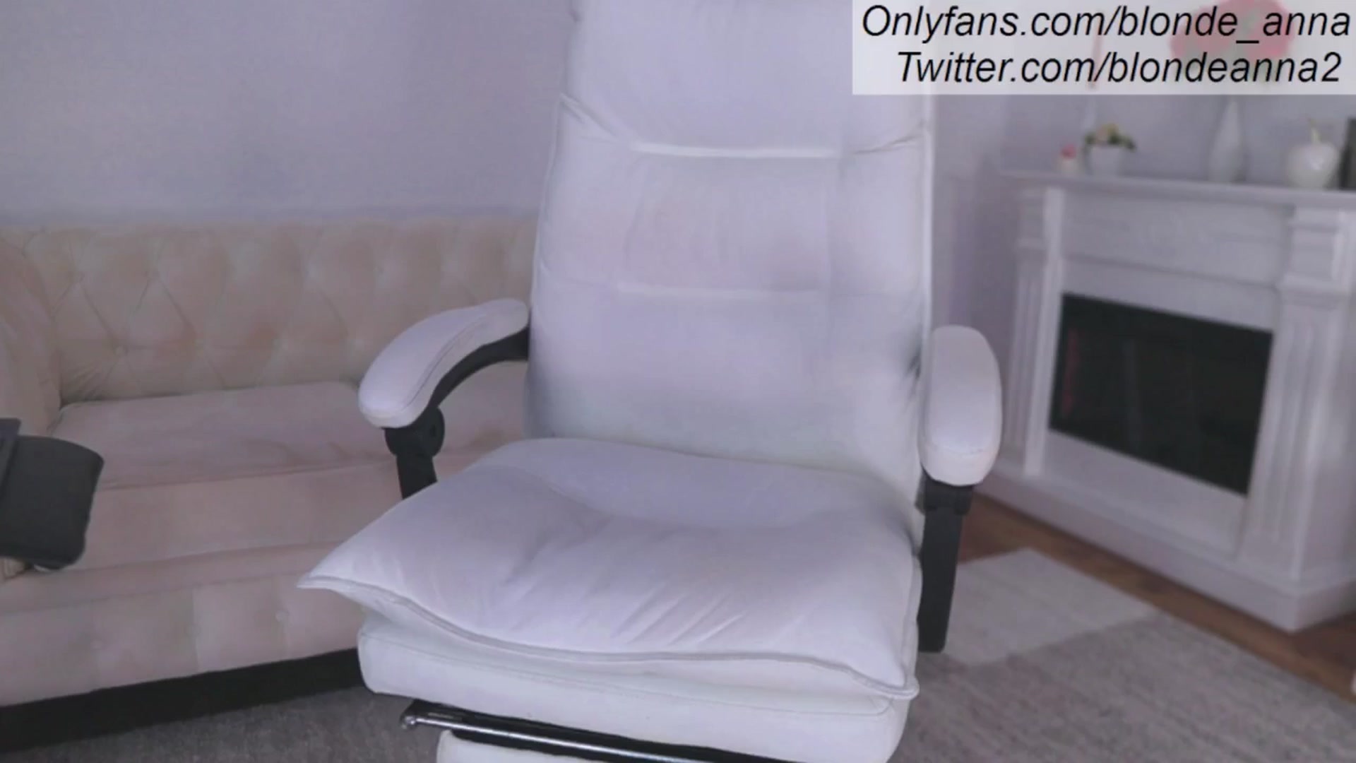 Gallery image thumbnail from Anna_Brown's myfreecams stream on, 06/17/2024, 12:17 image 7 of 20