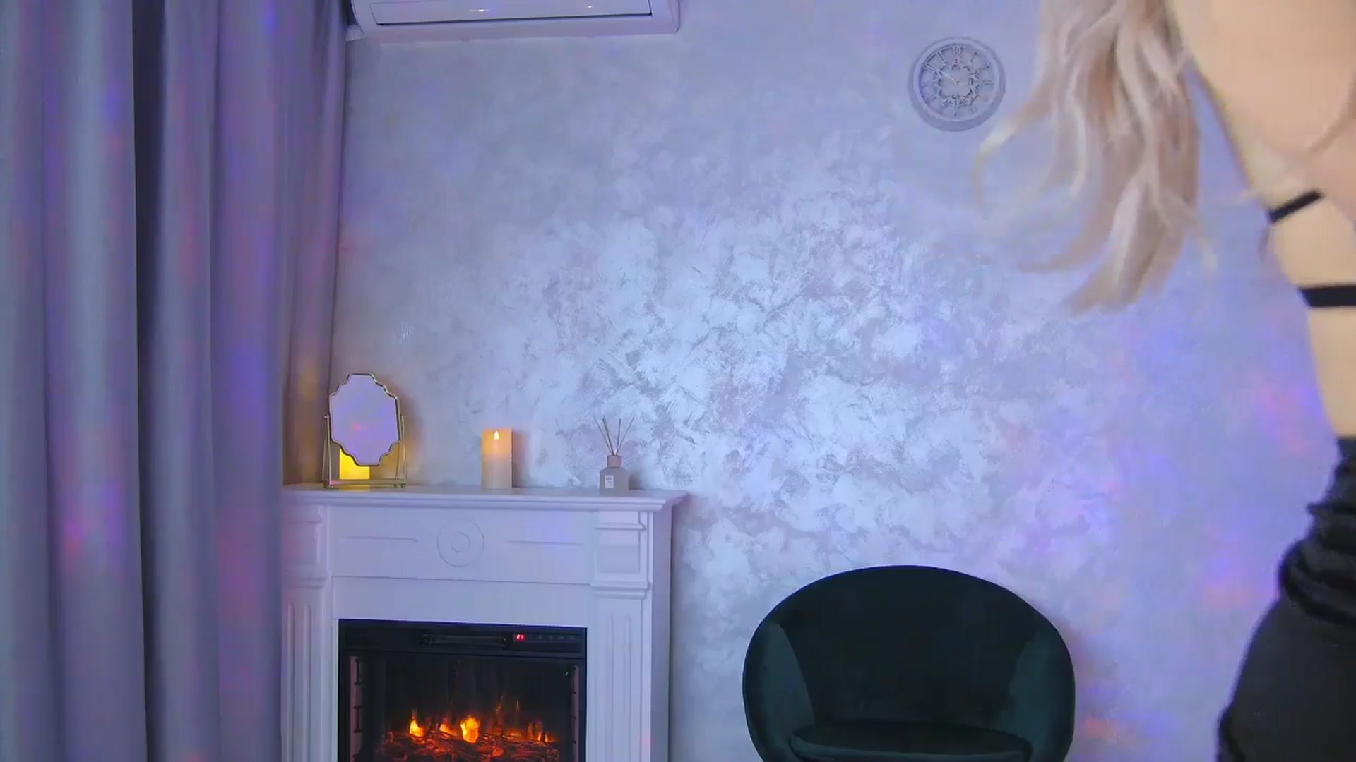 Gallery image thumbnail from Anna_Brown's myfreecams stream on, 04/12/2025, 24:20 image 15 of 20