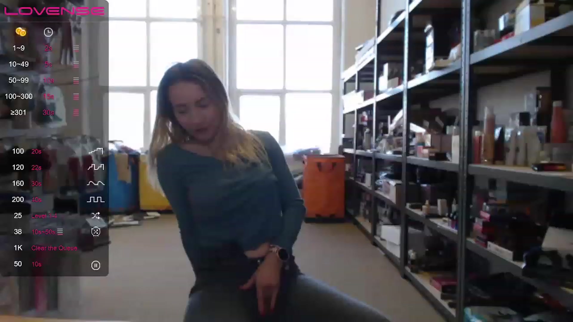 Gallery image thumbnail from Anna_E's myfreecams stream on, 11/25/2022, 12:09 image 16 of 20