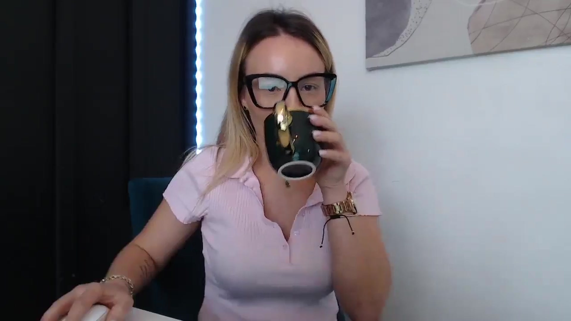 Gallery image thumbnail from Anna_E's myfreecams stream on, 10/16/2025, 10:09 image 10 of 20