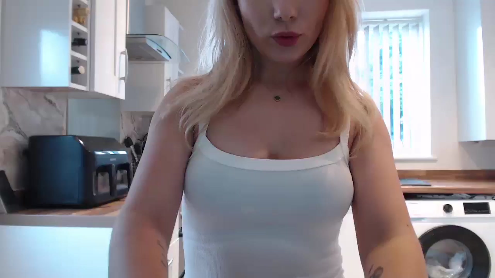 Gallery image thumbnail from Anna_E's myfreecams stream on, 10/23/2025, 09:18 image 11 of 20