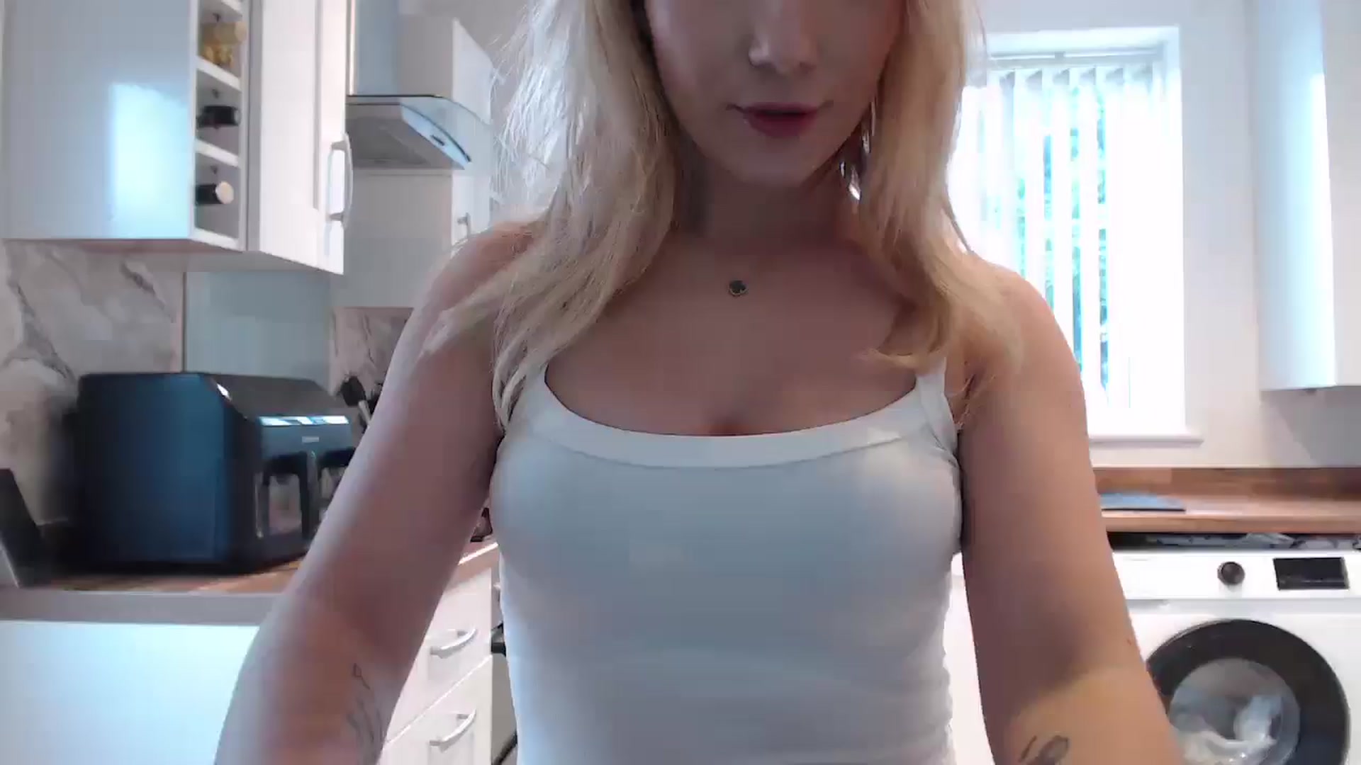 Gallery image thumbnail from Anna_E's myfreecams stream on, 10/23/2025, 09:18 image 9 of 20