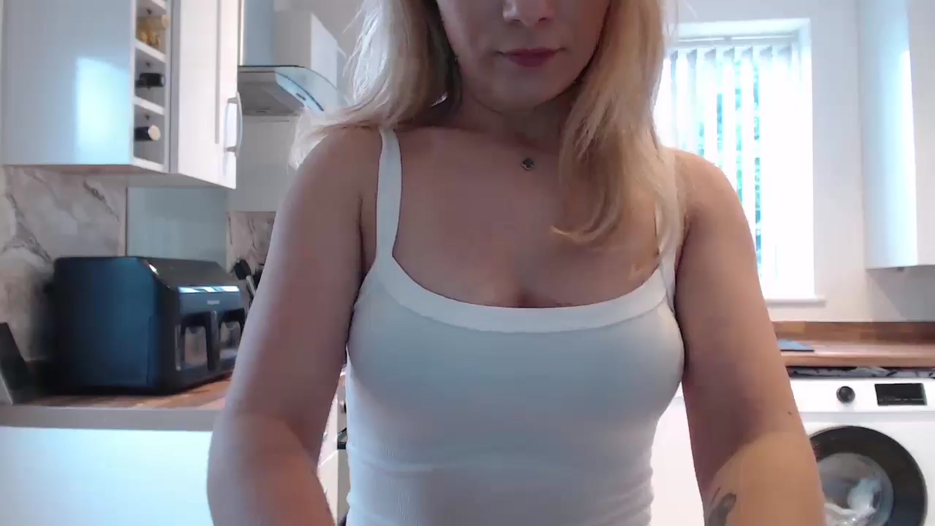 Gallery image thumbnail from Anna_E's myfreecams stream on, 10/23/2025, 09:18 image 8 of 20