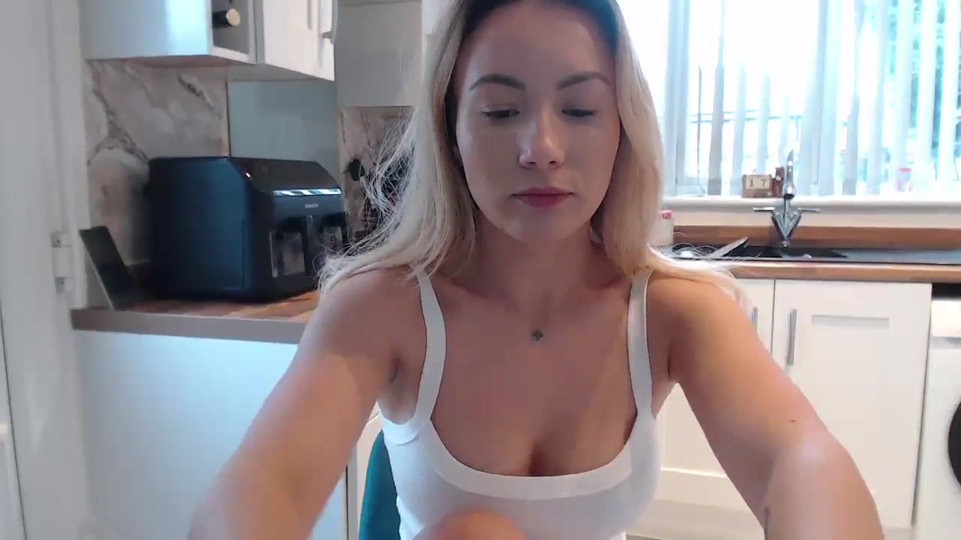 Gallery image thumbnail from Anna_E's myfreecams stream on, 10/23/2025, 09:18 image 20 of 20