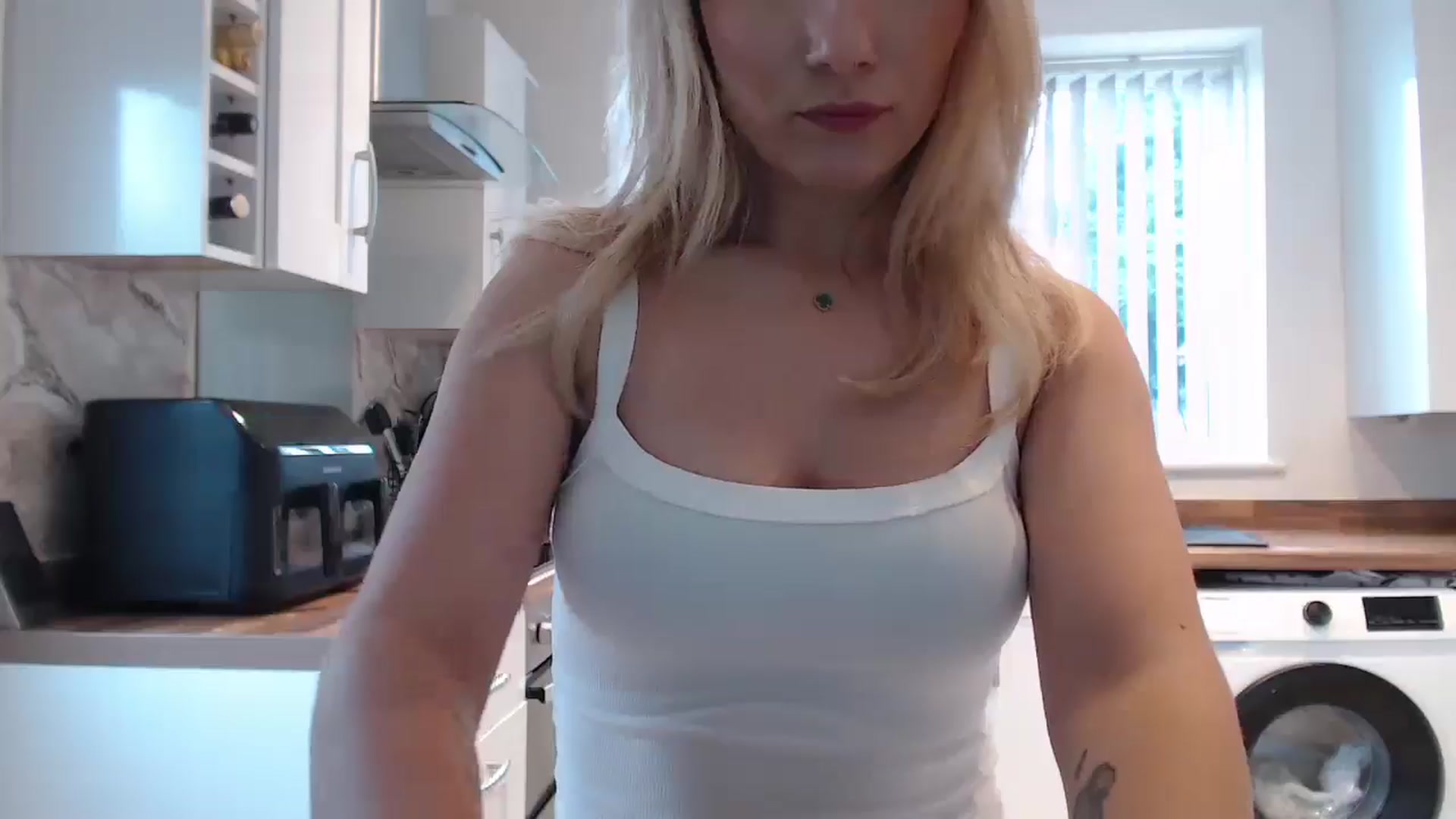 Gallery image thumbnail from Anna_E's myfreecams stream on, 10/23/2025, 09:18 image 15 of 20