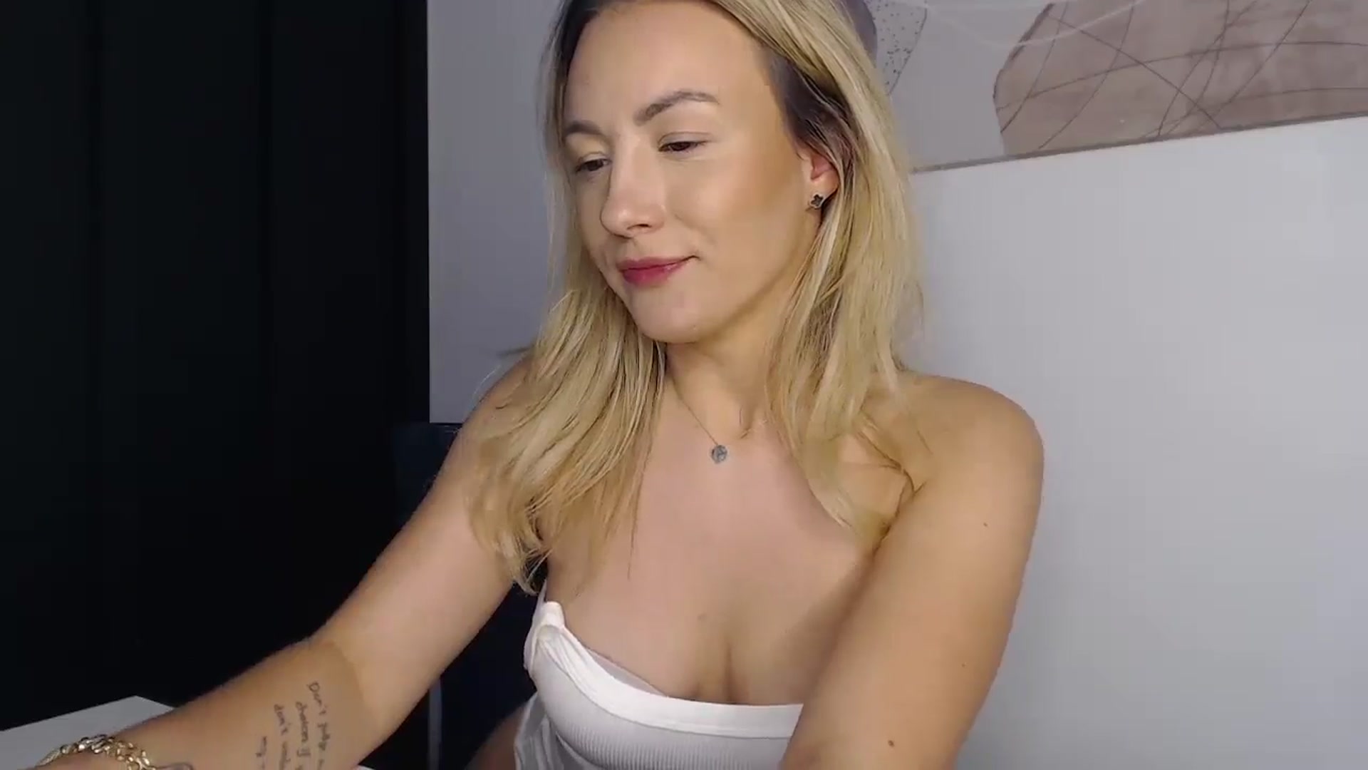 Gallery image thumbnail from Anna_E's myfreecams stream on, 10/23/2025, 12:04 image 3 of 20