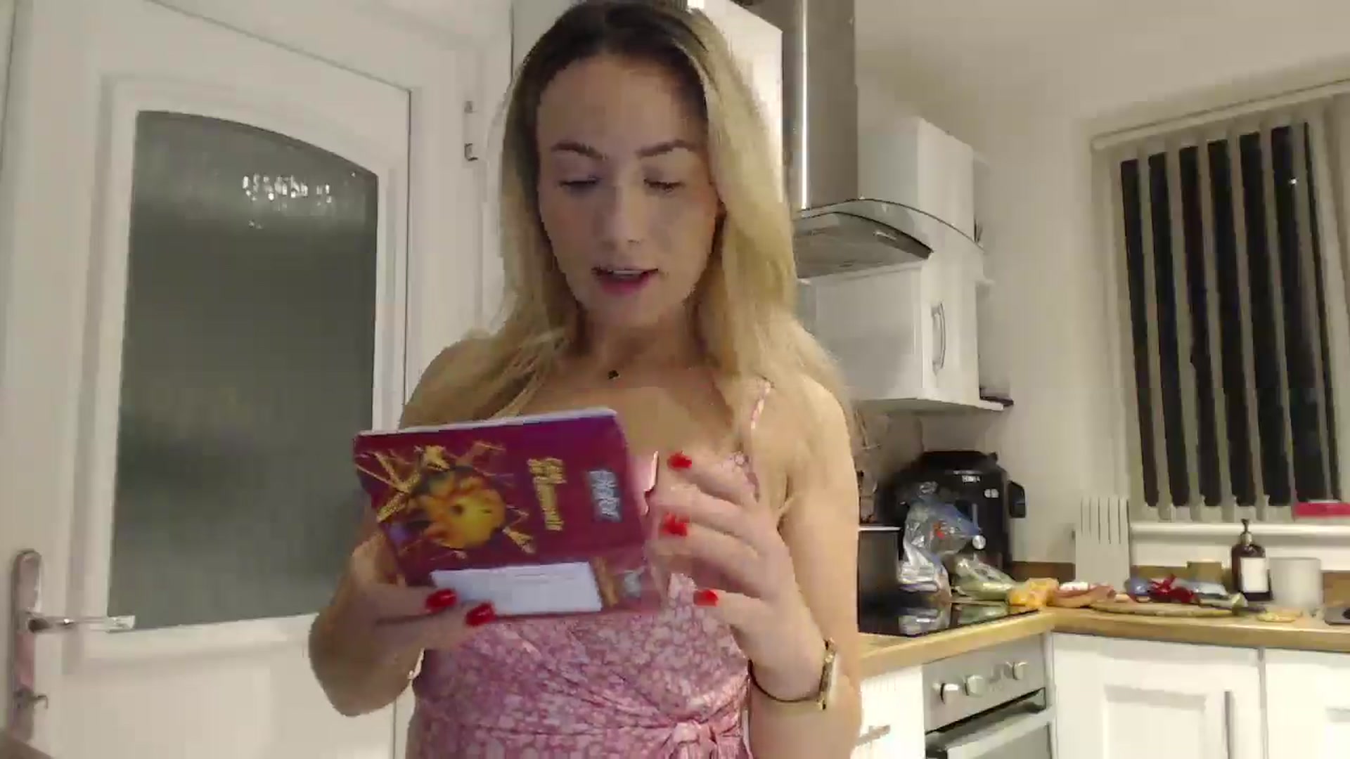 Gallery image thumbnail from Anna_E's myfreecams stream on, 10/24/2025, 19:01 image 3 of 20