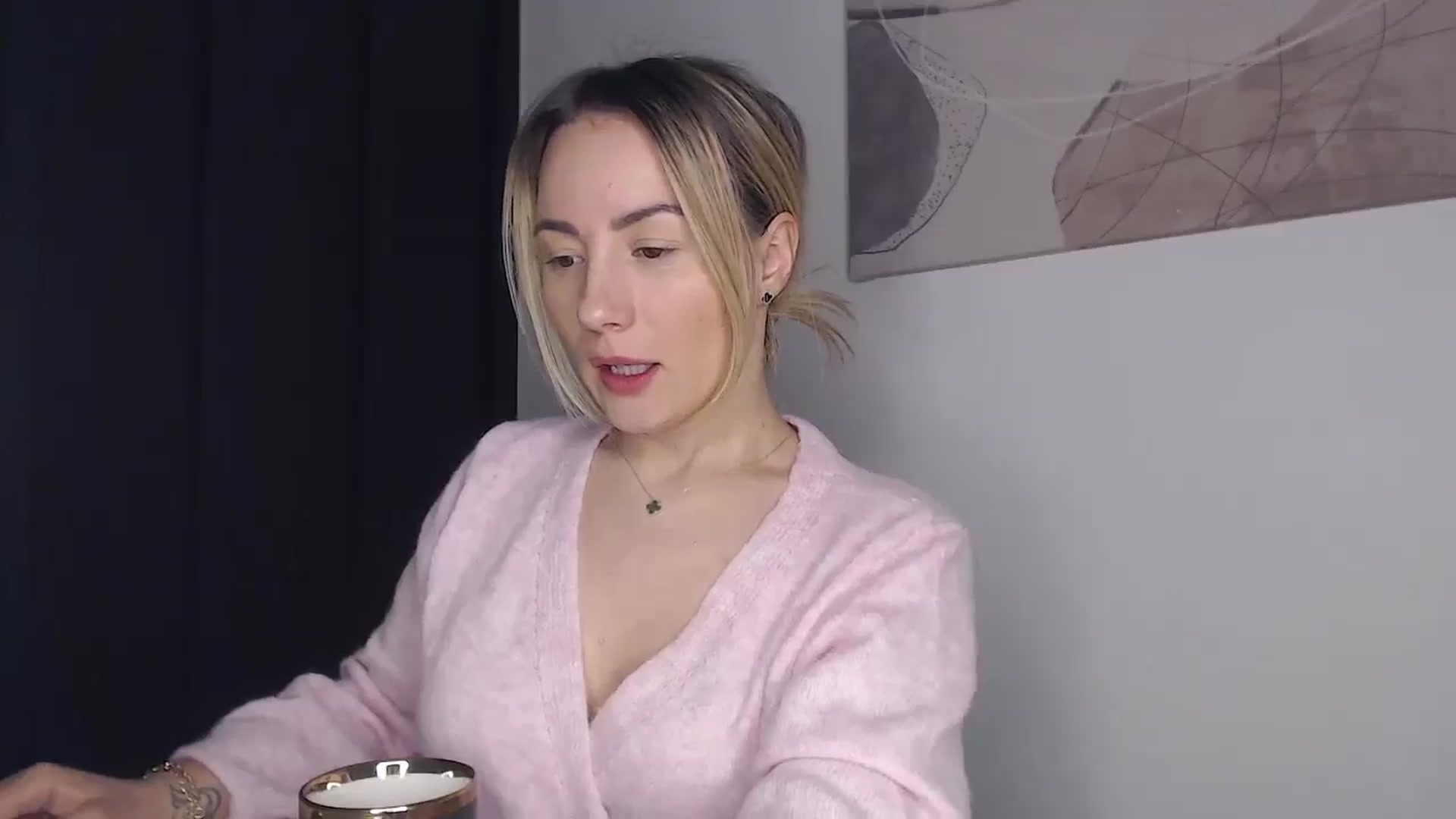 Gallery image thumbnail from Anna_E's myfreecams stream on, 10/28/2025, 18:17 image 15 of 20