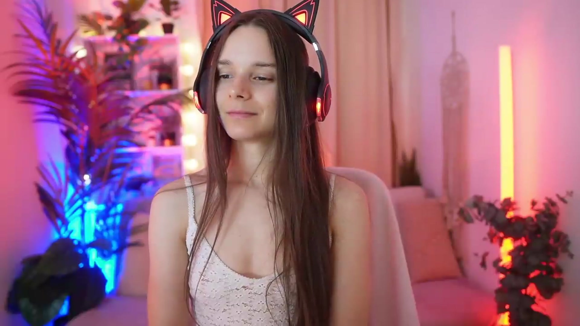 Gallery image thumbnail from Anna_Leah's myfreecams stream on, 07/02/2026, 20:00 image 4 of 20