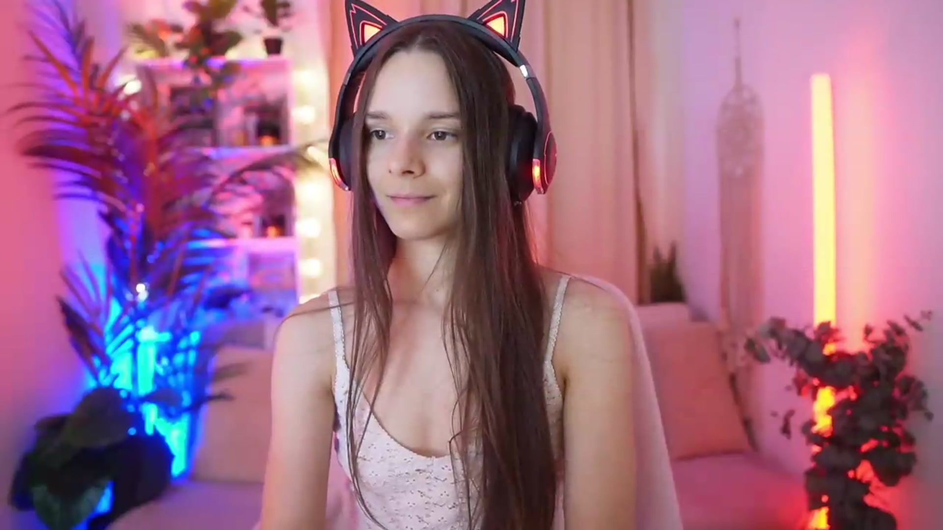 Gallery image thumbnail from Anna_Leah's myfreecams stream on, 07/02/2026, 20:00 image 3 of 20