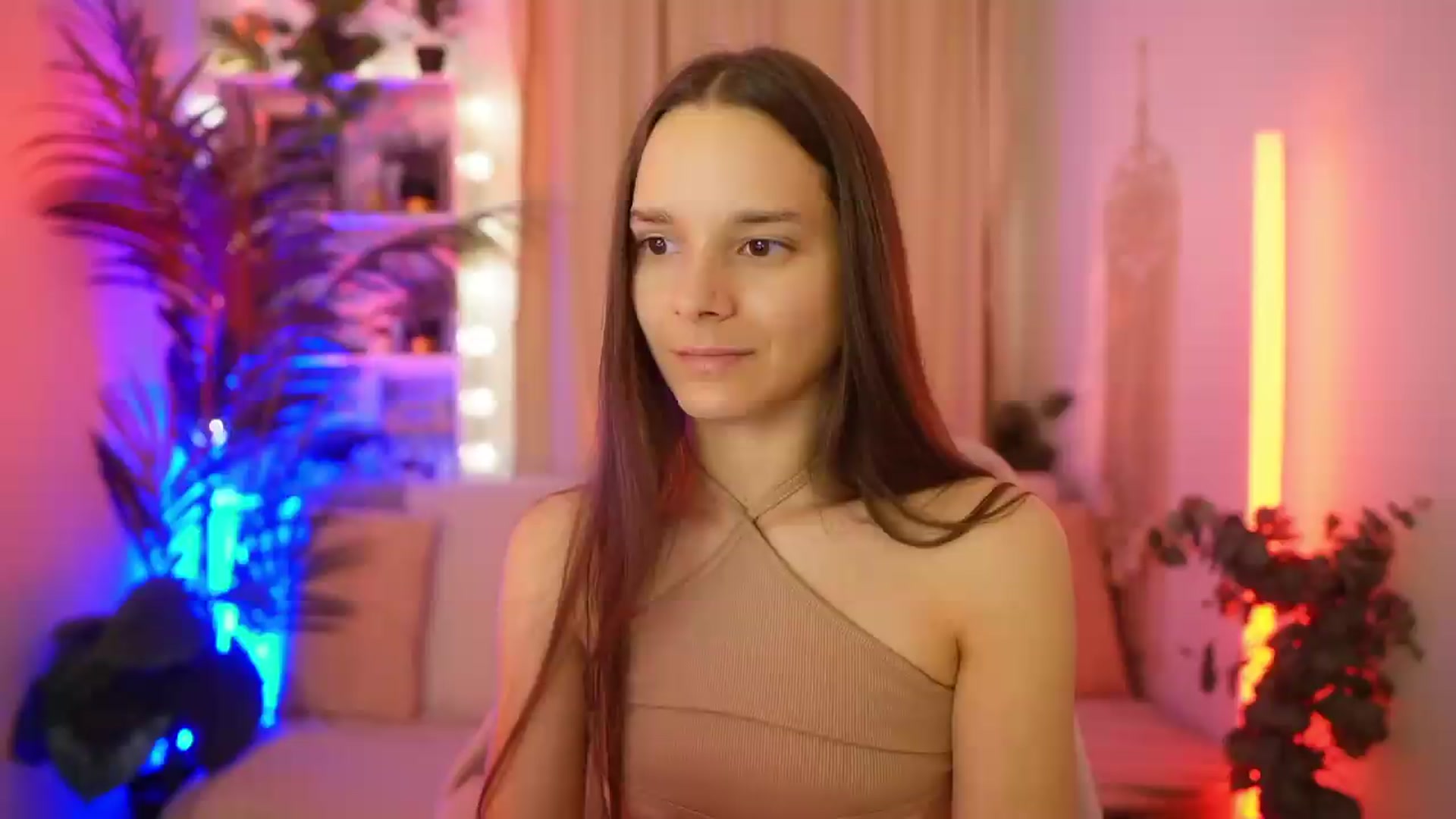 Gallery image thumbnail from Anna_Leah's myfreecams stream on, 07/09/2026, 21:28 image 15 of 20