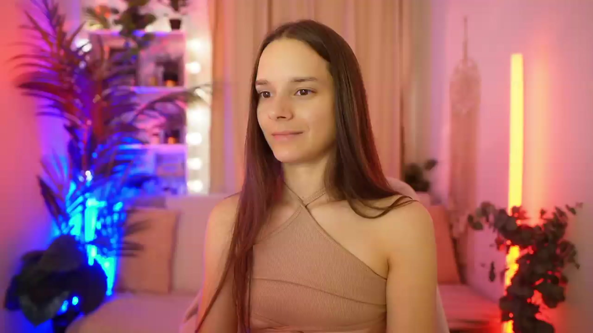 Gallery image thumbnail from Anna_Leah's myfreecams stream on, 07/09/2026, 21:28 image 16 of 20