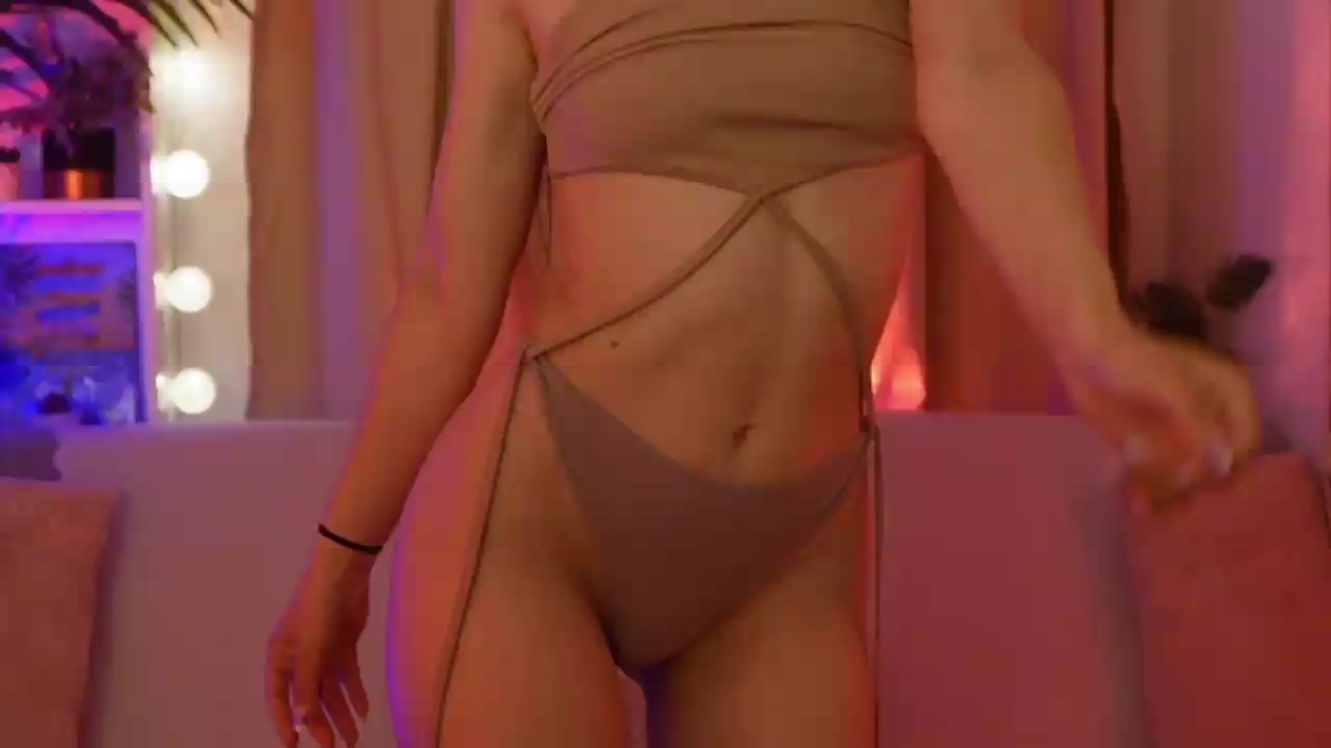 Gallery image thumbnail from Anna_Leah's myfreecams stream on, 07/09/2026, 22:29 image 19 of 20