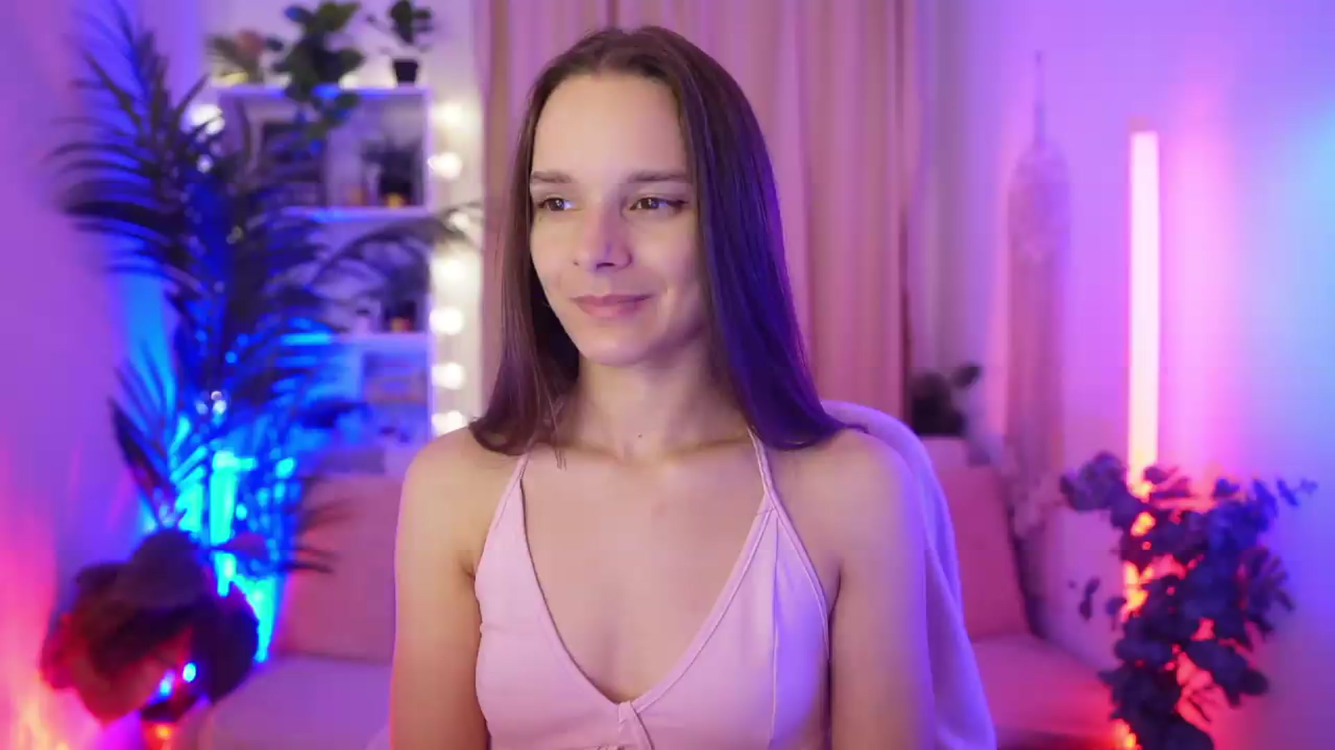 Gallery image thumbnail from Anna_Leah's myfreecams stream on, 07/10/2026, 20:53 image 16 of 20