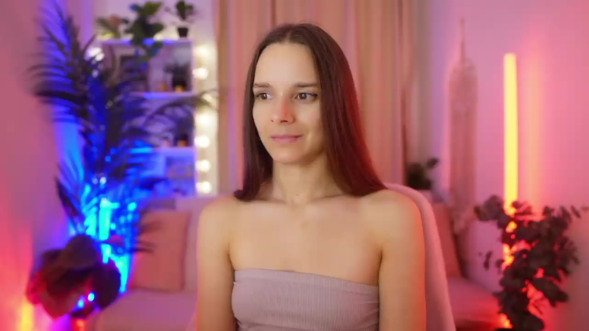 Gallery image thumbnail from Anna_Leah's myfreecams stream on, 07/10/2026, 22:59 image 15 of 20