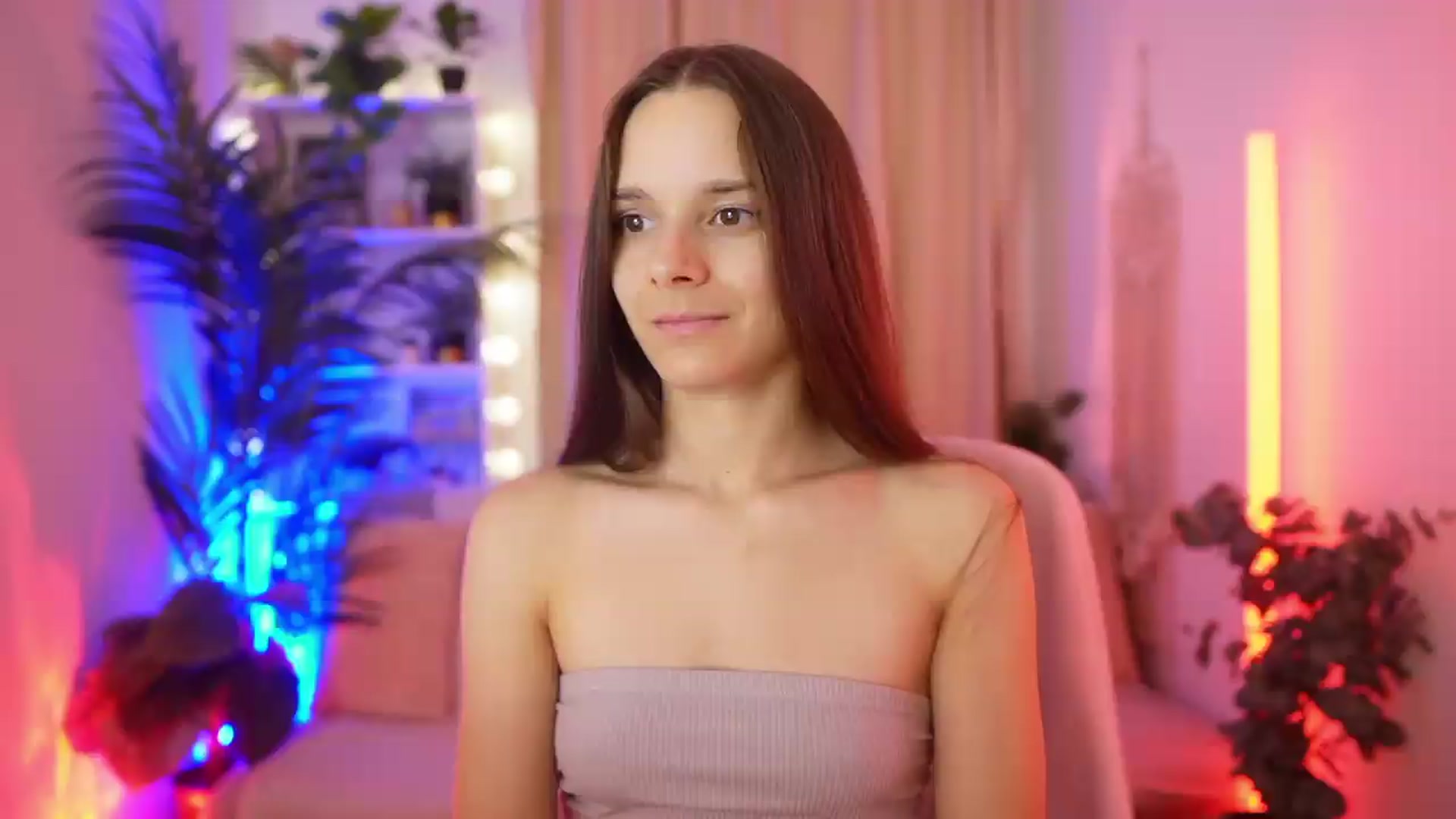 Gallery image thumbnail from Anna_Leah's myfreecams stream on, 07/10/2026, 22:59 image 19 of 20