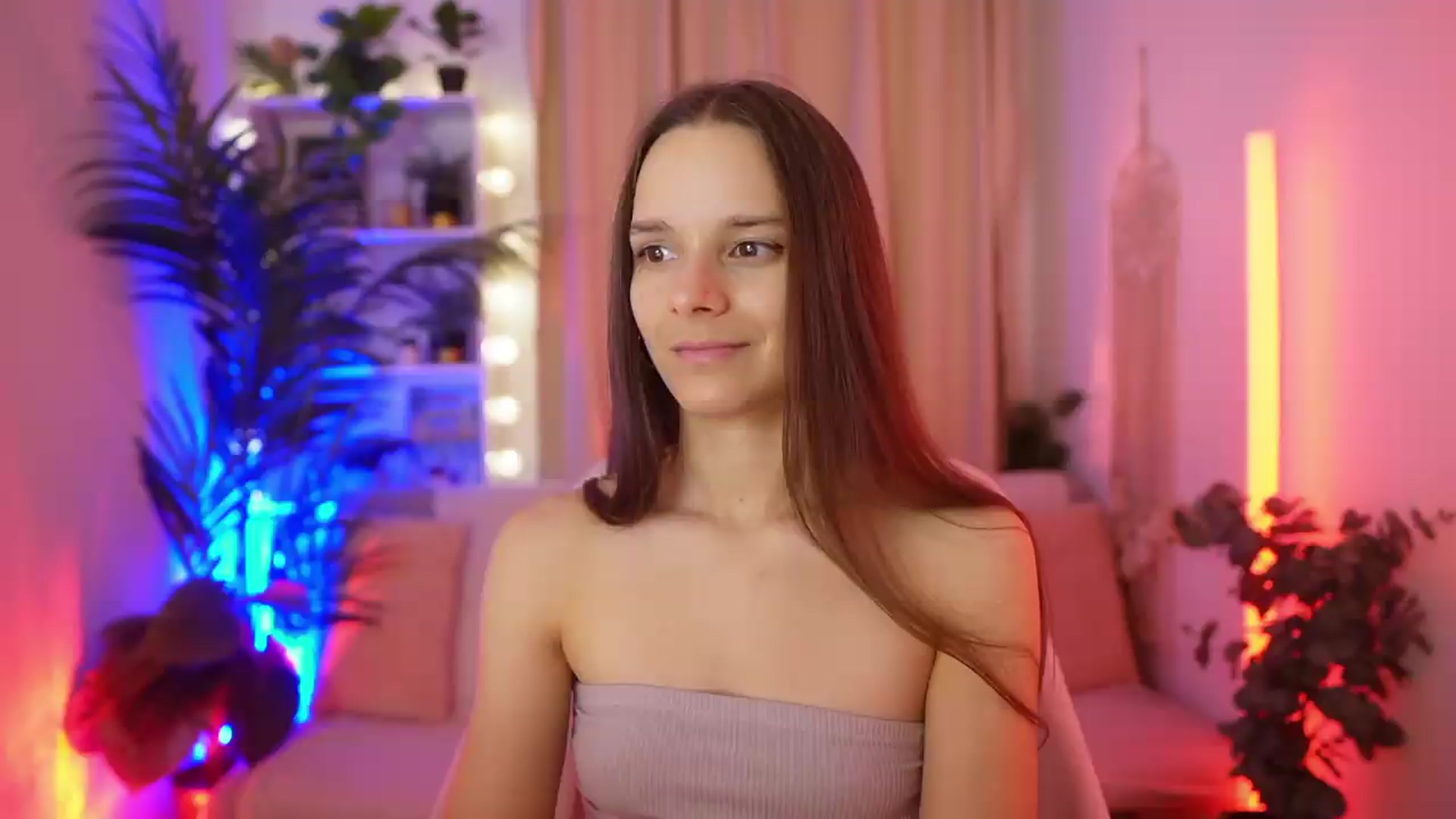 Gallery image thumbnail from Anna_Leah's myfreecams stream on, 07/10/2026, 22:59 image 16 of 20