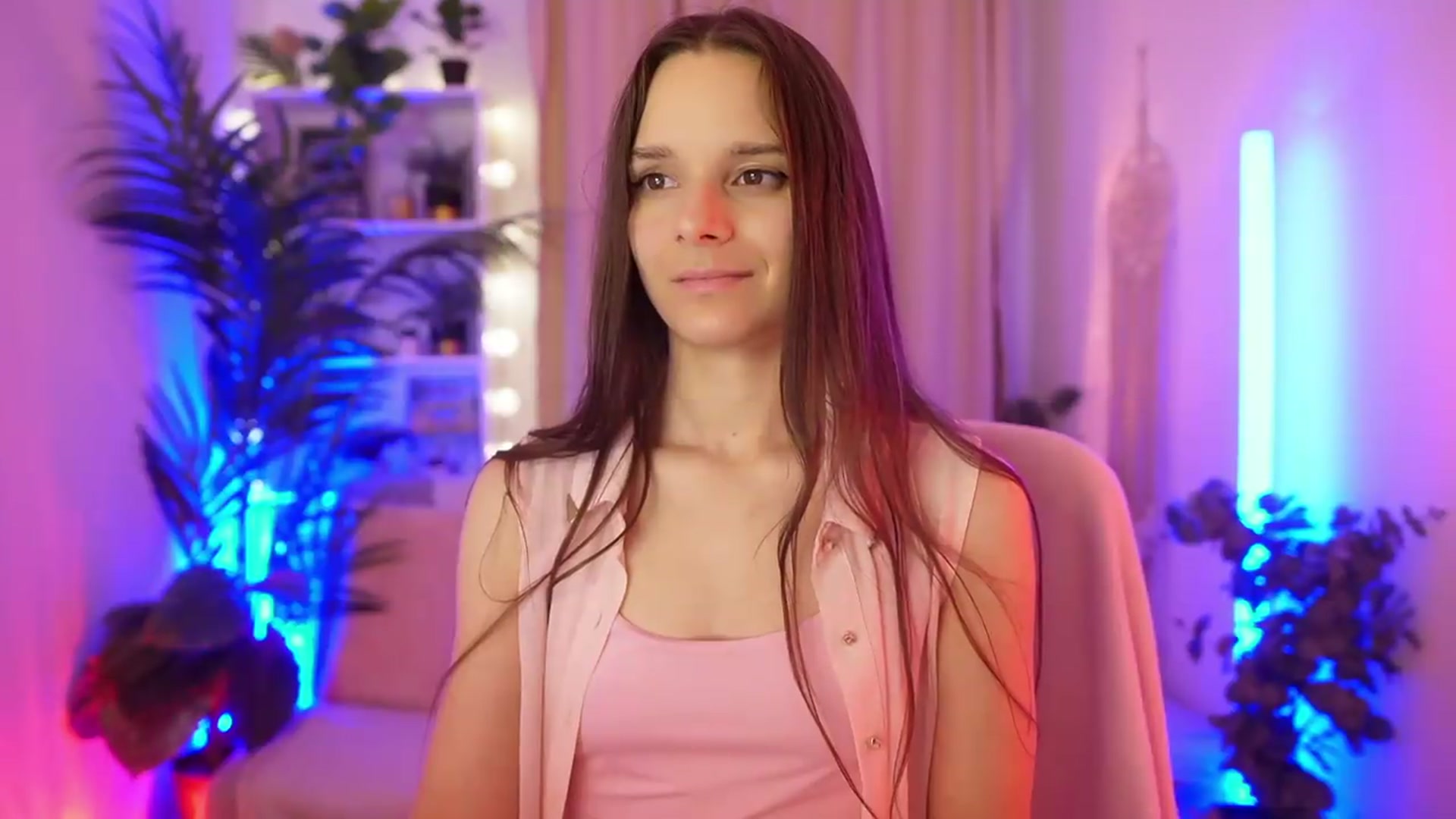 Gallery image thumbnail from Anna_Leah's myfreecams stream on, 07/12/2026, 22:53 image 5 of 20