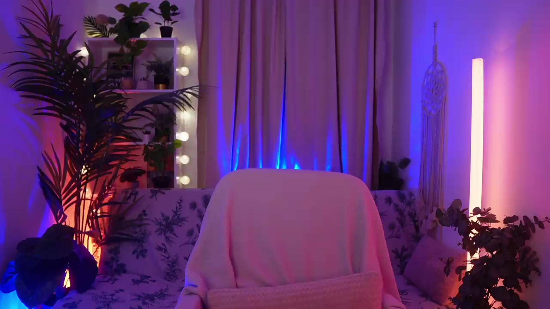 Gallery image thumbnail from Anna_Leah's myfreecams stream on, 07/18/2026, 24:02 image 18 of 20
