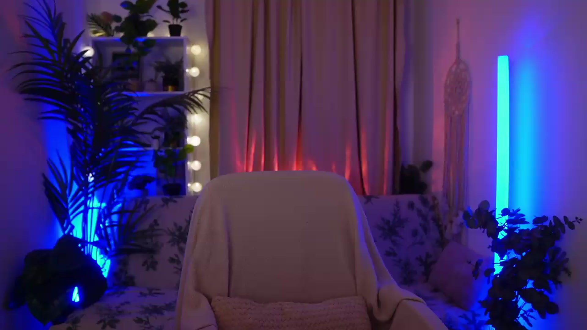 Gallery image thumbnail from Anna_Leah's myfreecams stream on, 07/18/2026, 21:04 image 8 of 20
