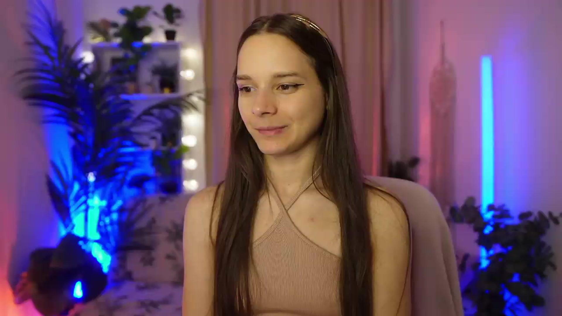 Gallery image thumbnail from Anna_Leah's myfreecams stream on, 07/19/2026, 20:46 image 2 of 20