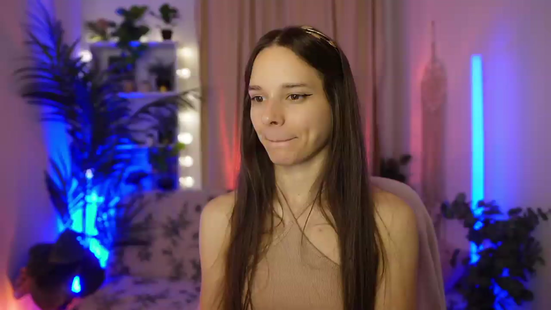 Gallery image thumbnail from Anna_Leah's myfreecams stream on, 07/19/2026, 20:46 image 13 of 20