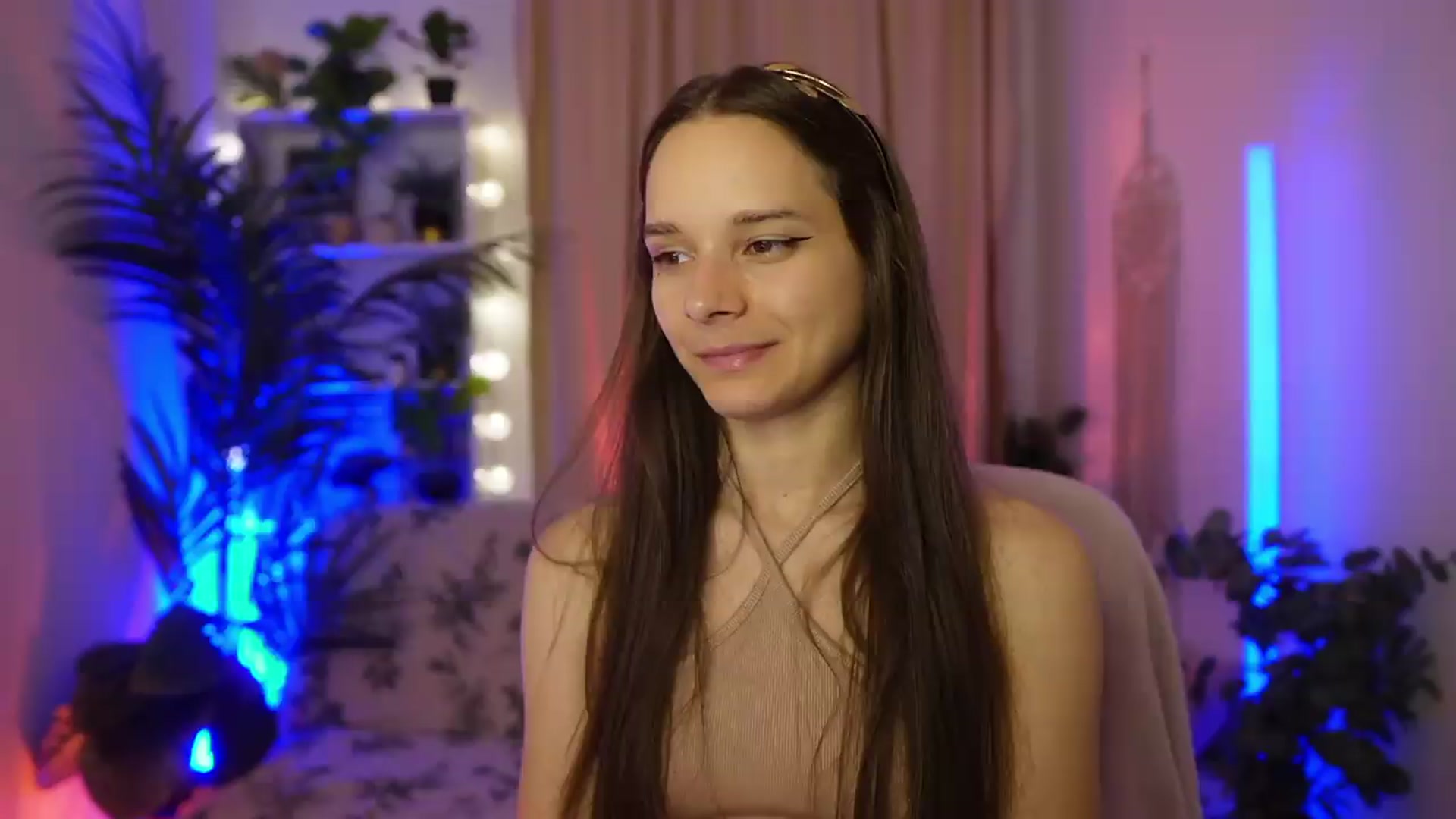 Gallery image thumbnail from Anna_Leah's myfreecams stream on, 07/19/2026, 20:46 image 6 of 20