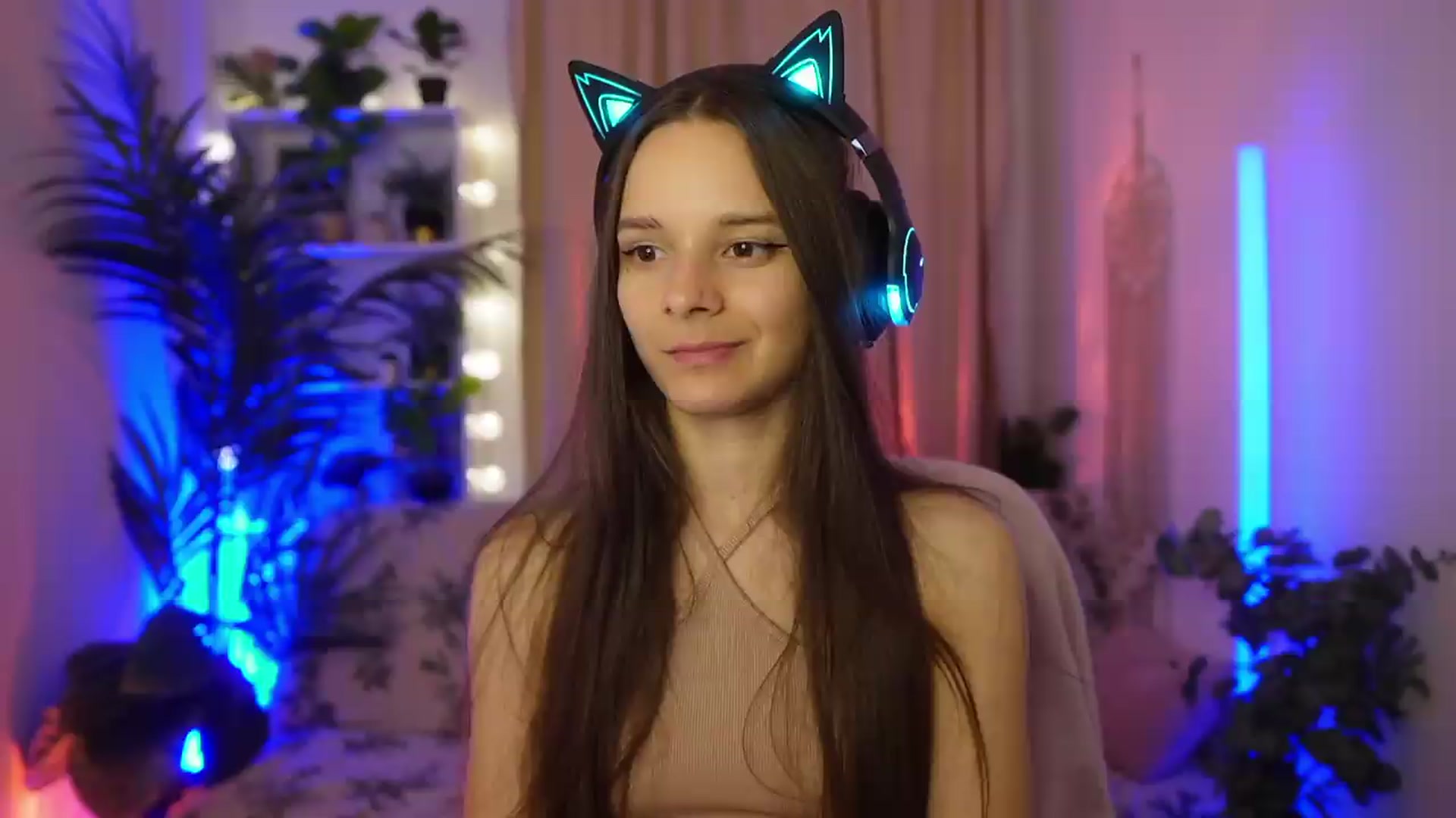 Gallery image thumbnail from Anna_Leah's myfreecams stream on, 07/19/2026, 20:46 image 19 of 20